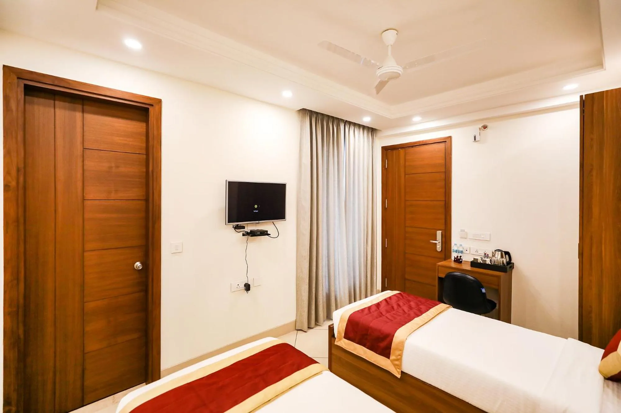 Bed in FabHotel La Paz Stay B&B