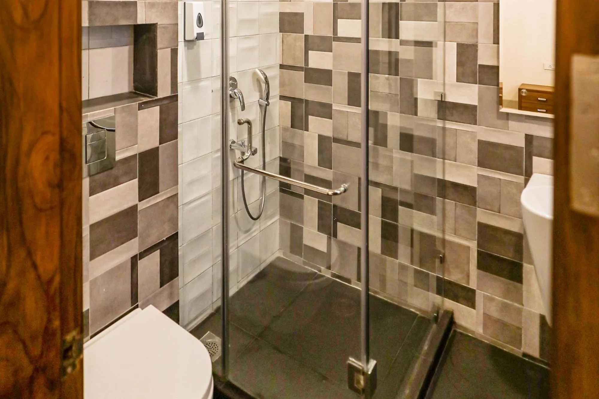 Bathroom in FabHotel La Paz Stay B&B