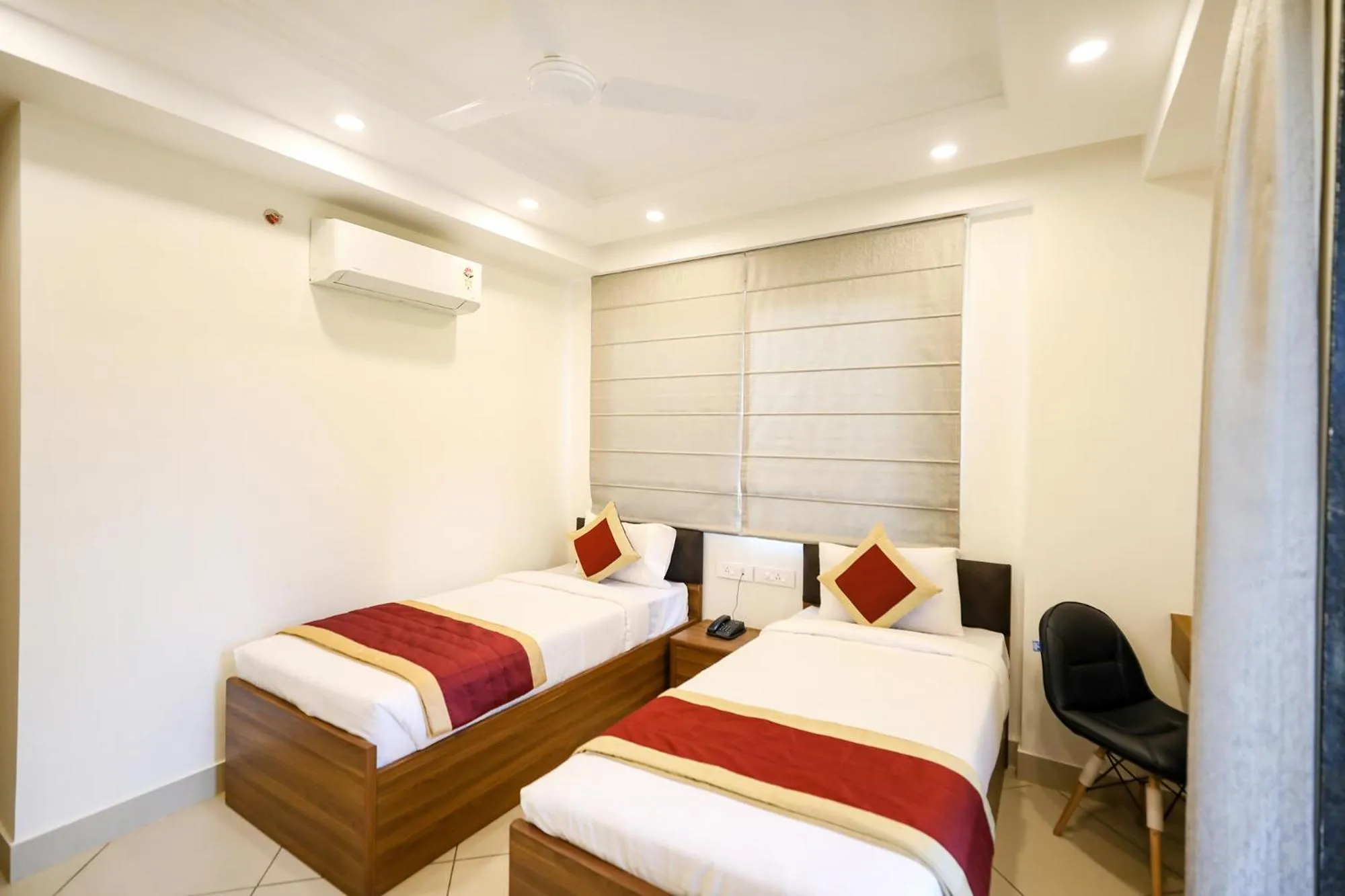 Bed in FabHotel La Paz Stay B&B