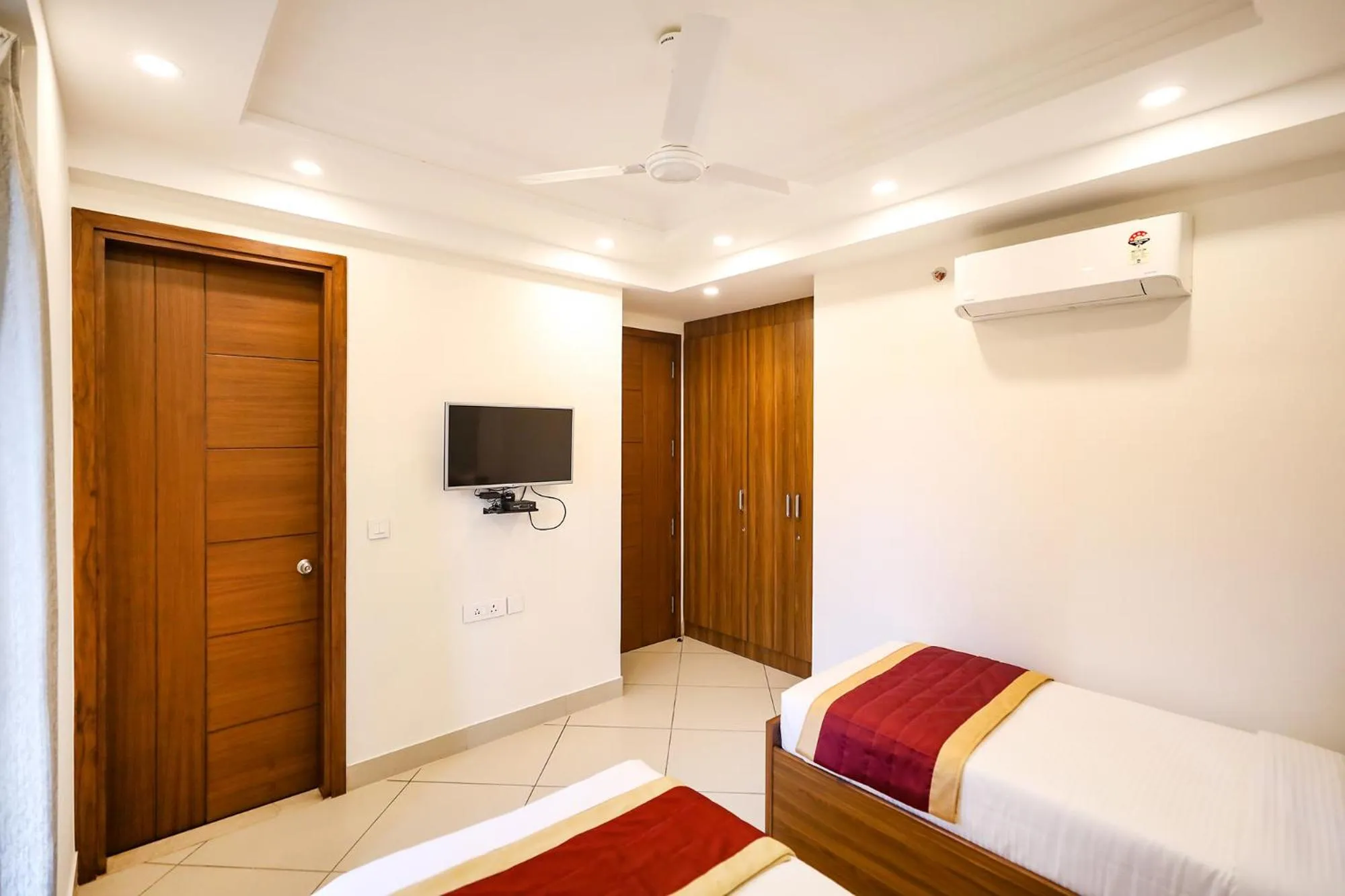 Bed in FabHotel La Paz Stay B&B