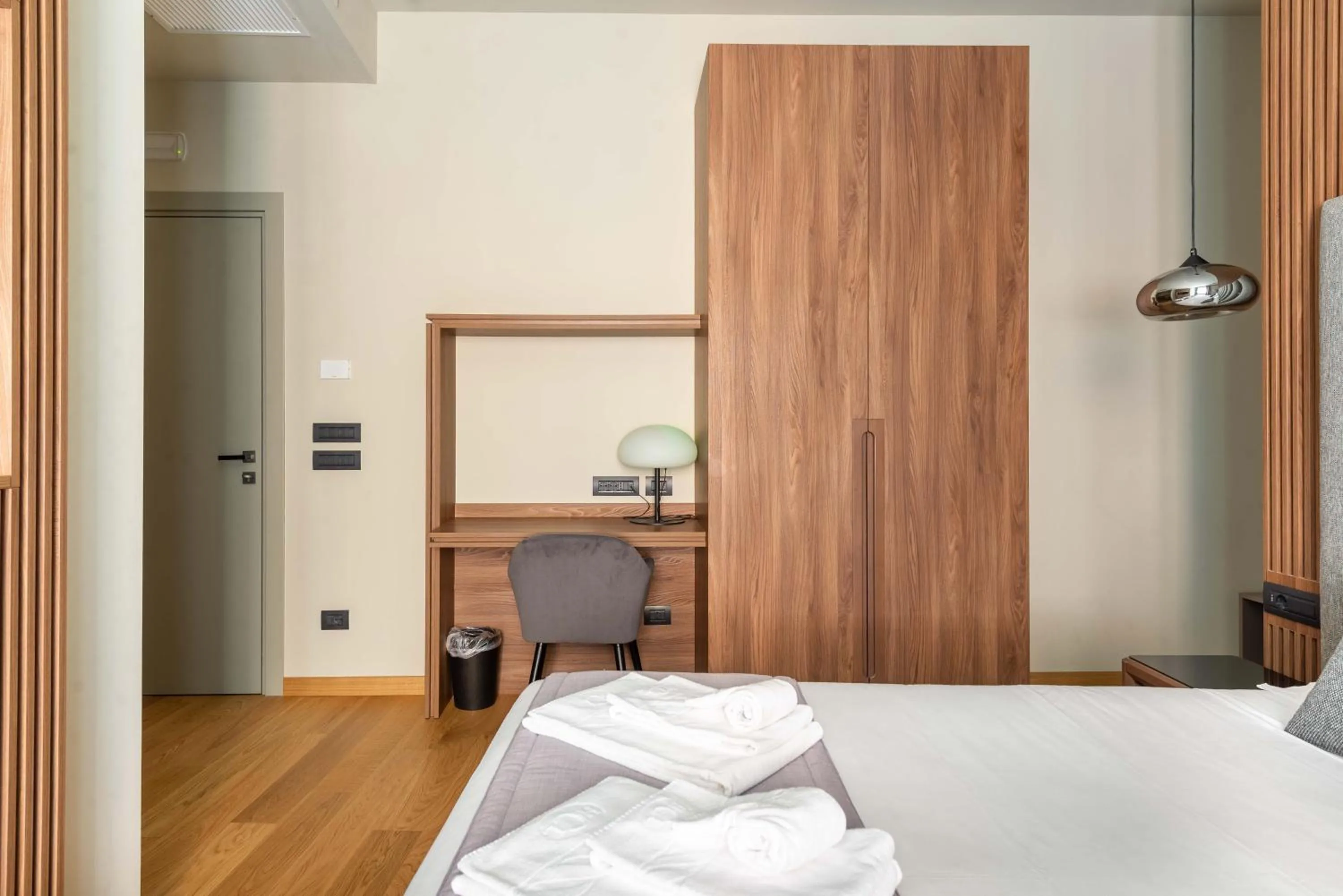 Photo of the whole room, Bed in ELICAL Exclusive Private Suites