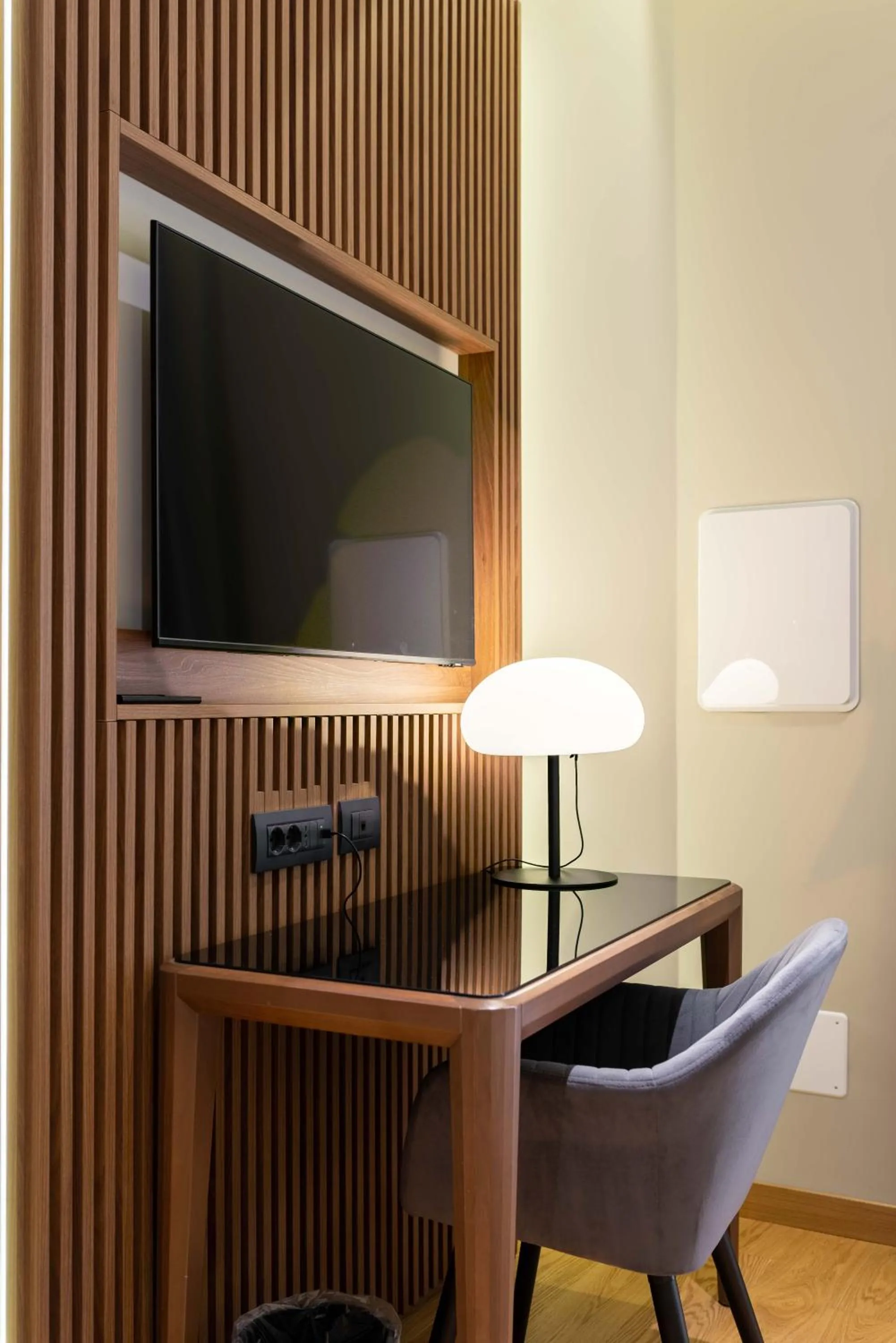 TV and multimedia in ELICAL Exclusive Private Suites