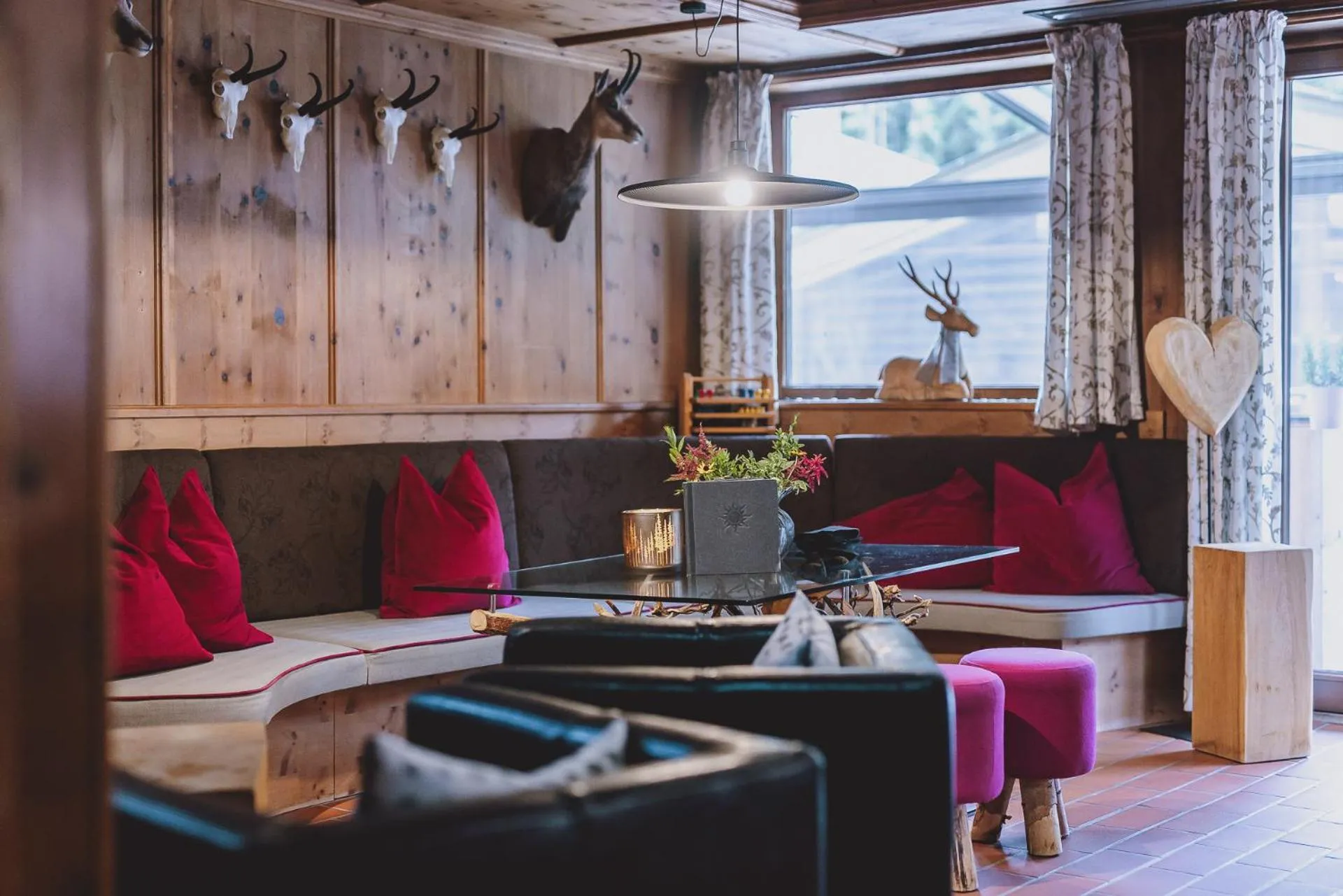 Communal lounge/ TV room in Hotel DIE SONNE