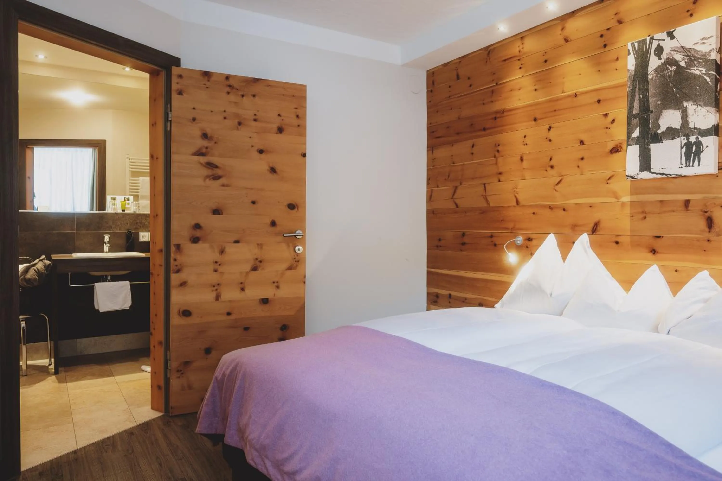 Photo of the whole room, Bed in Hotel DIE SONNE