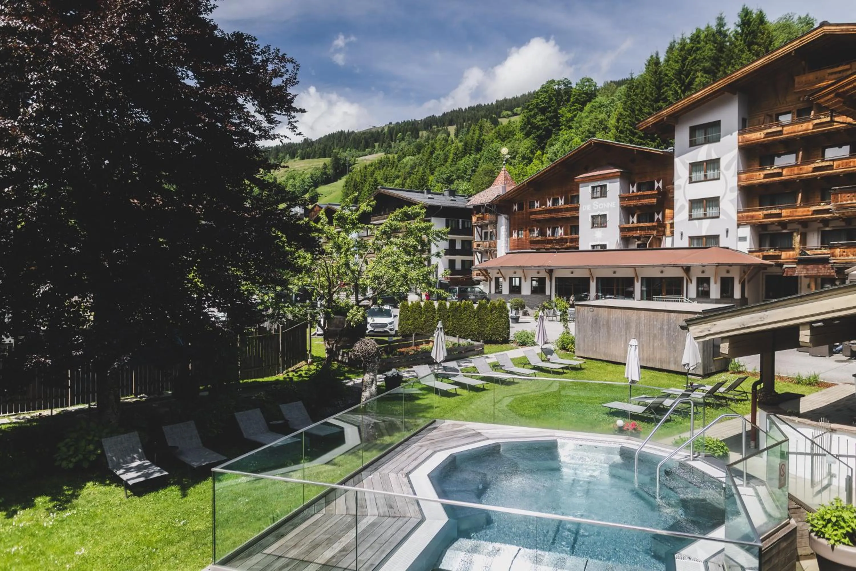 Property building in Hotel DIE SONNE