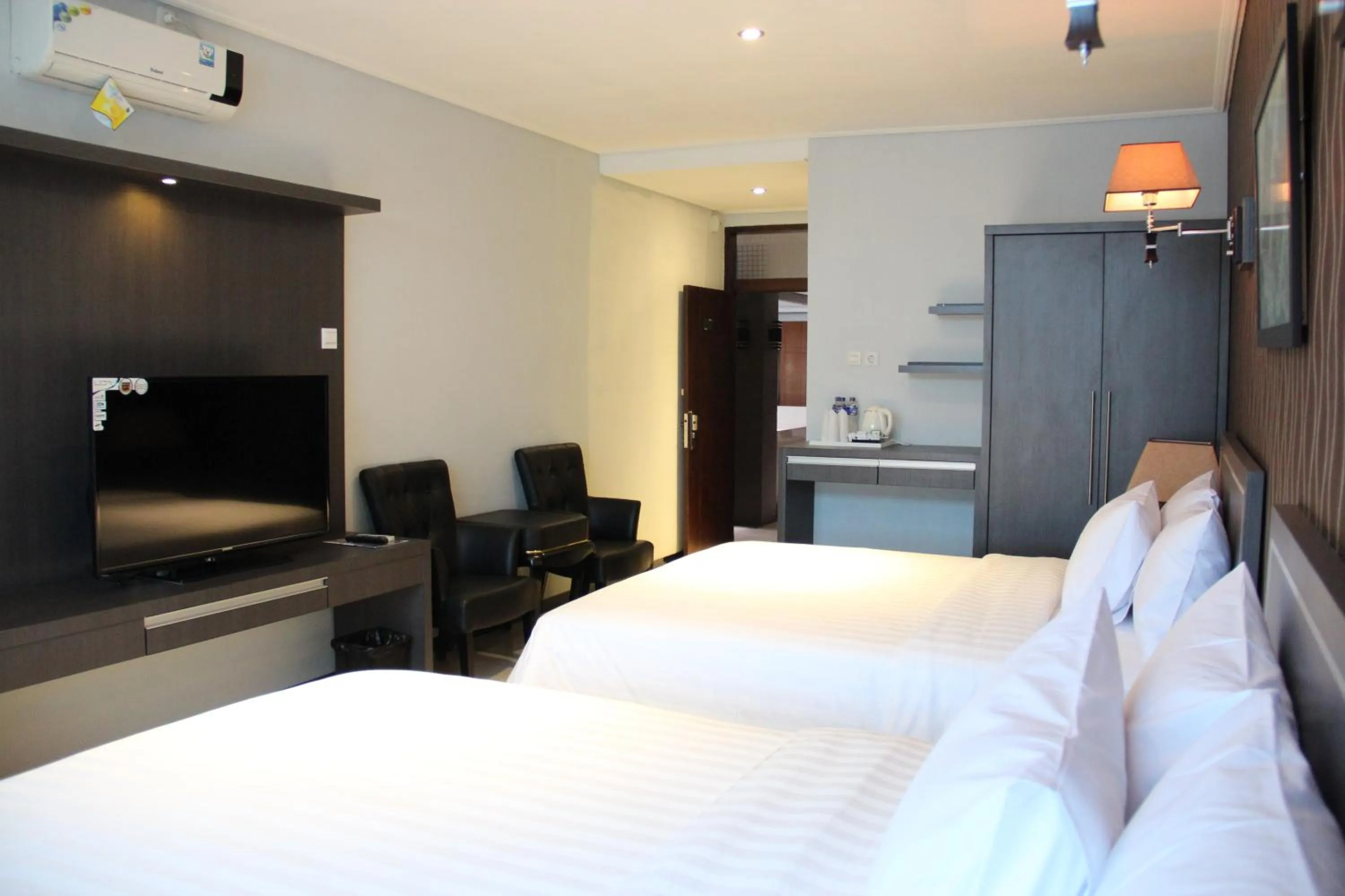 Bedroom, Bed in Hotel Victory Bandung