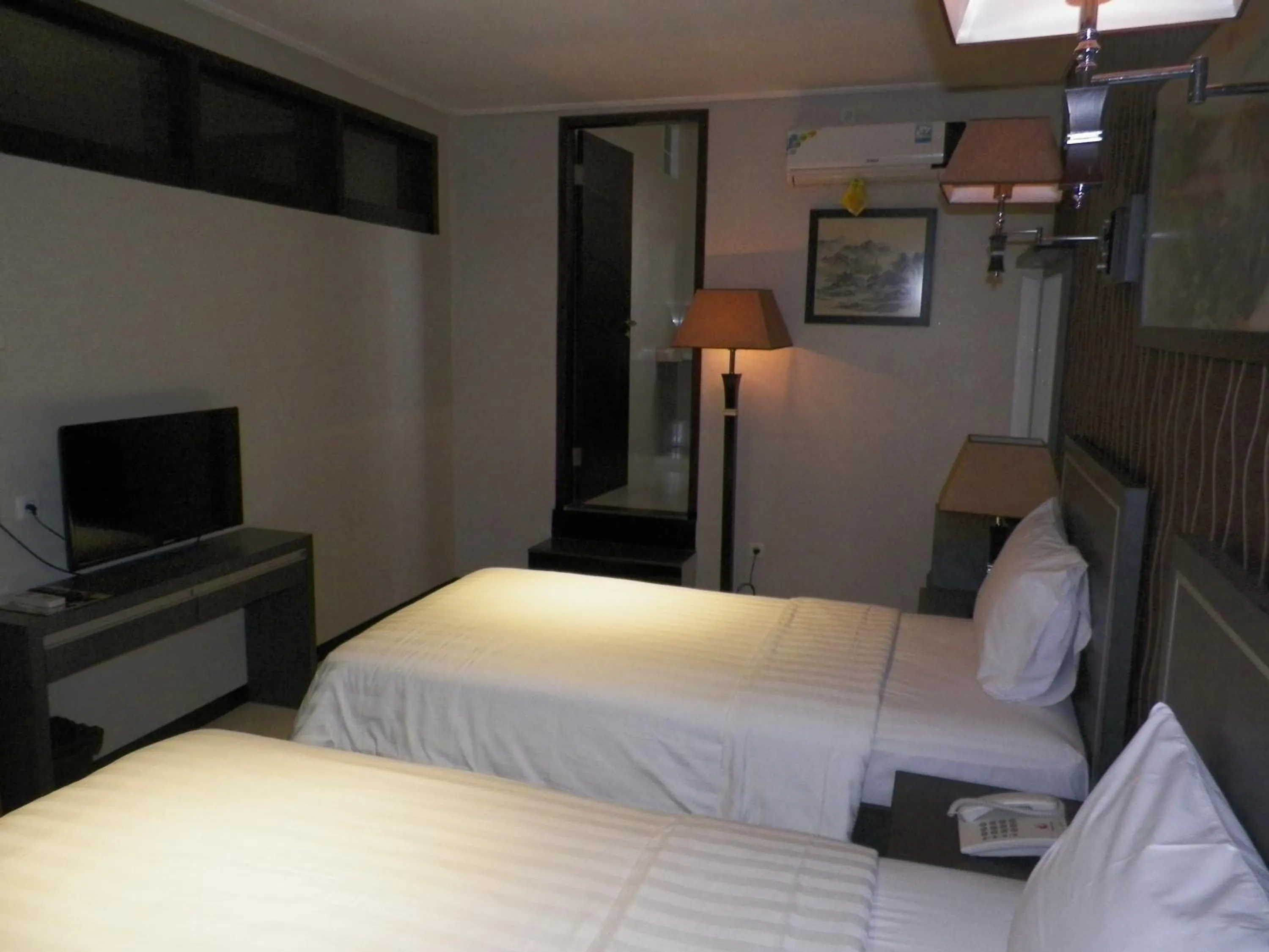TV and multimedia, Bed in Hotel Victory Bandung