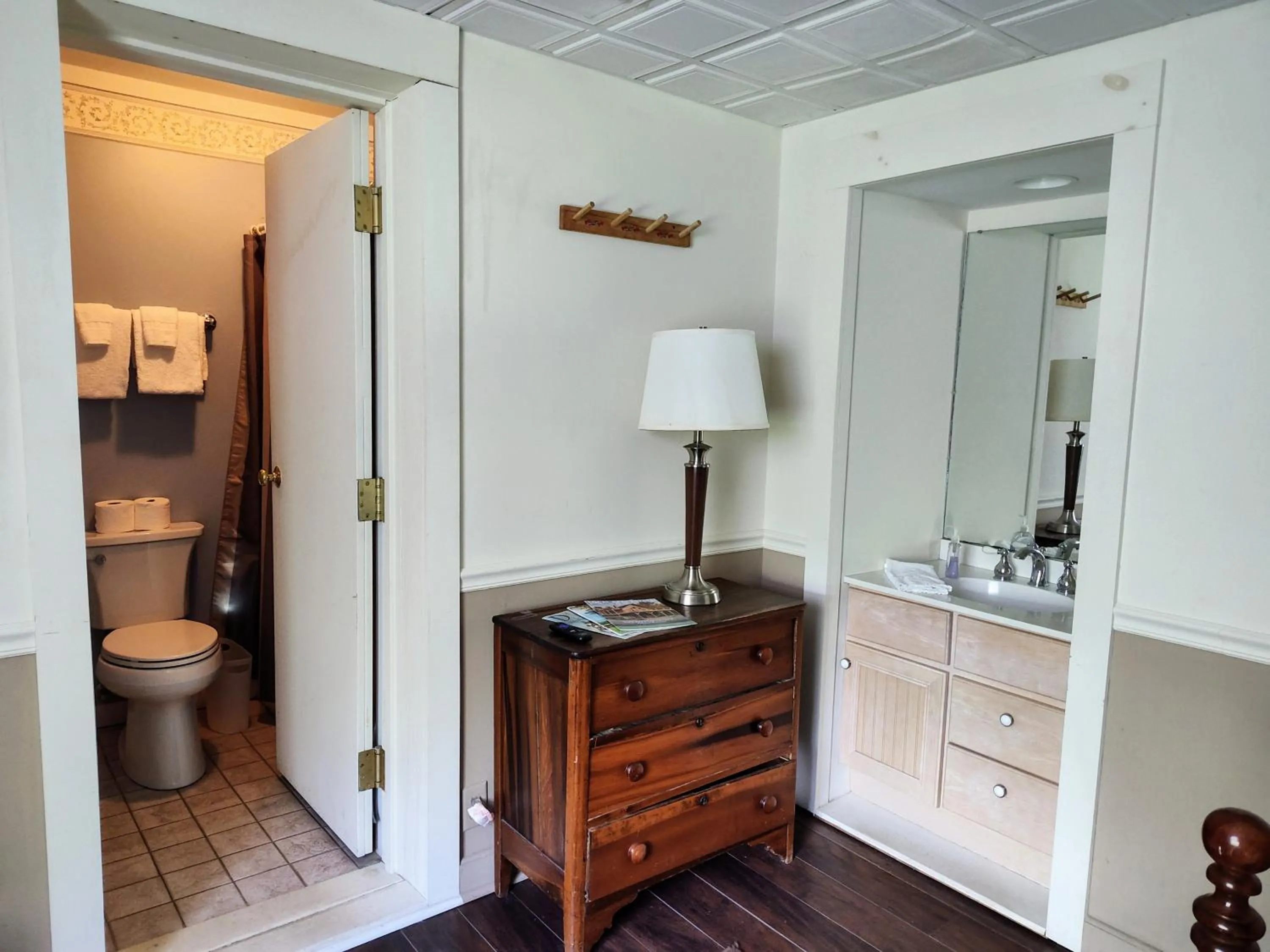 Shower in Doveberry Inn