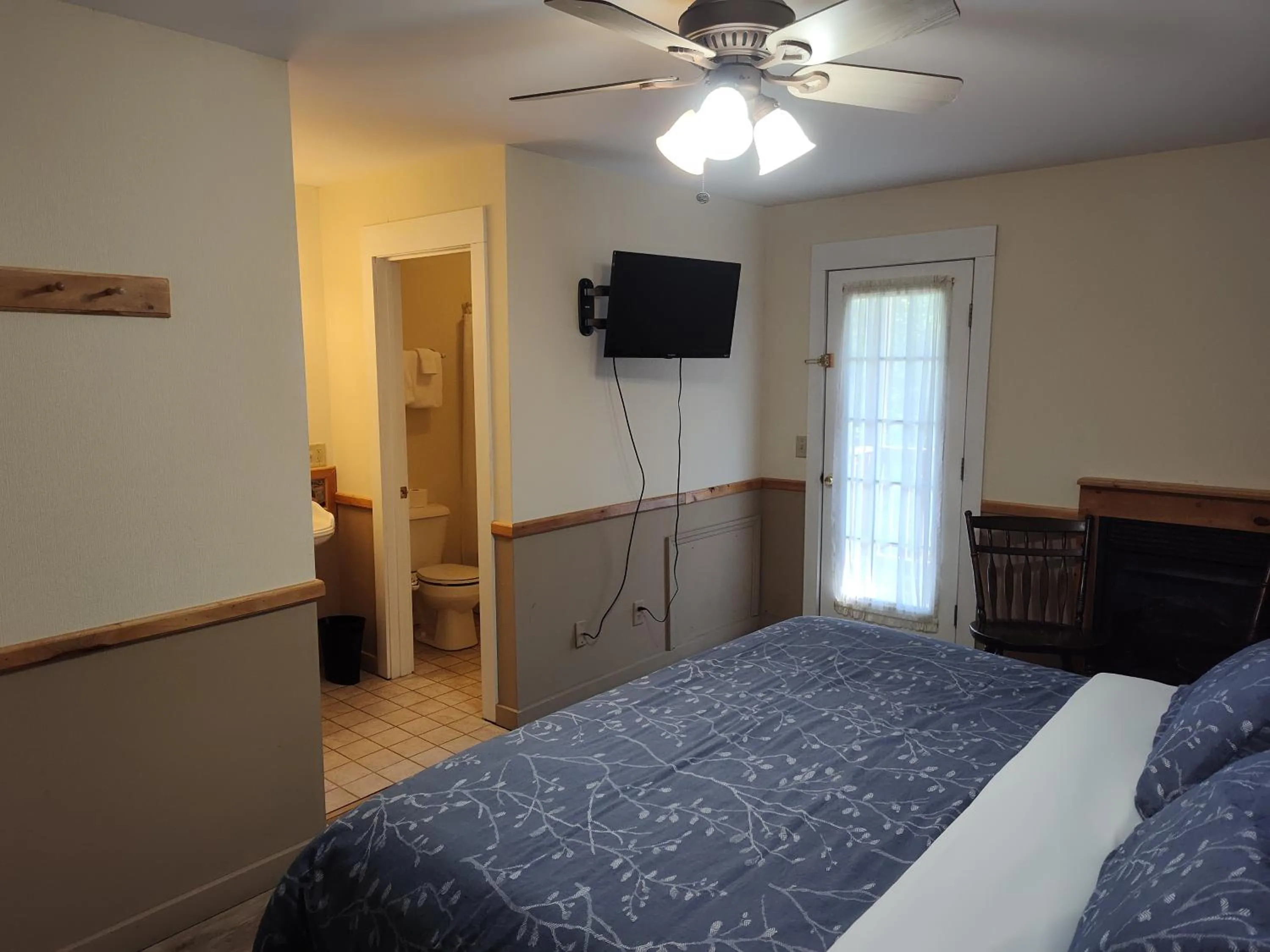 Bed in Doveberry Inn