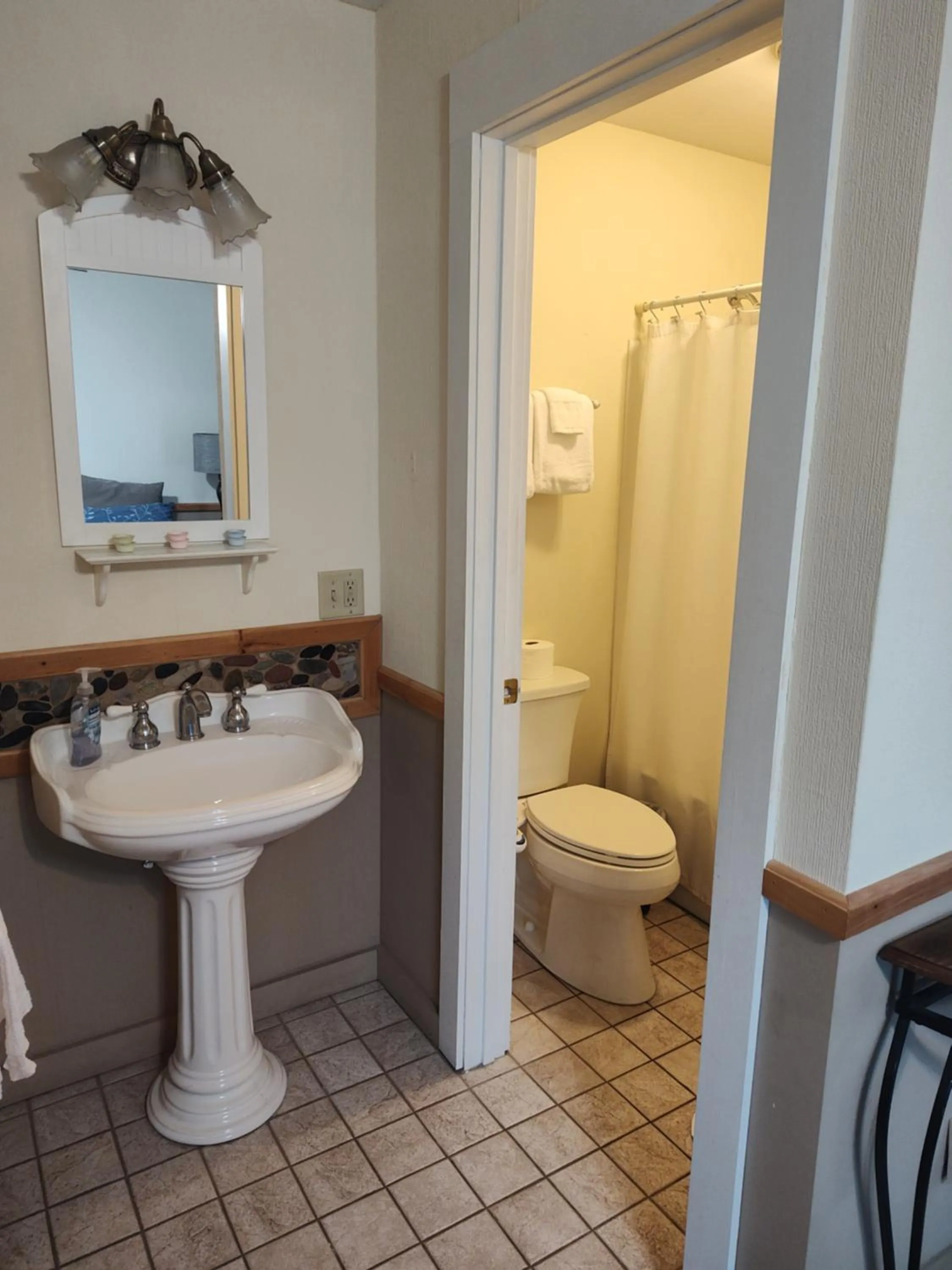 Shower in Doveberry Inn