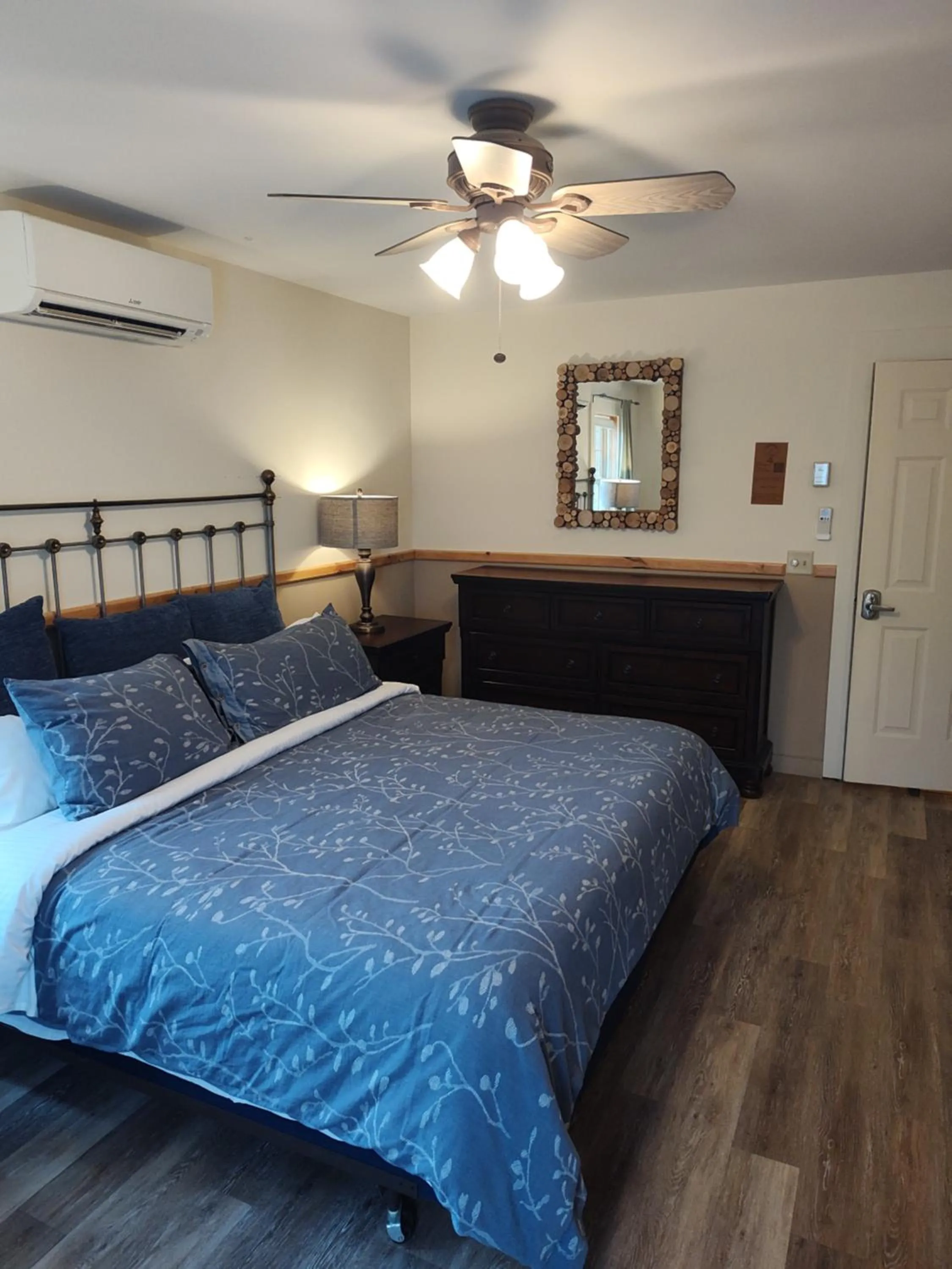 Bed in Doveberry Inn