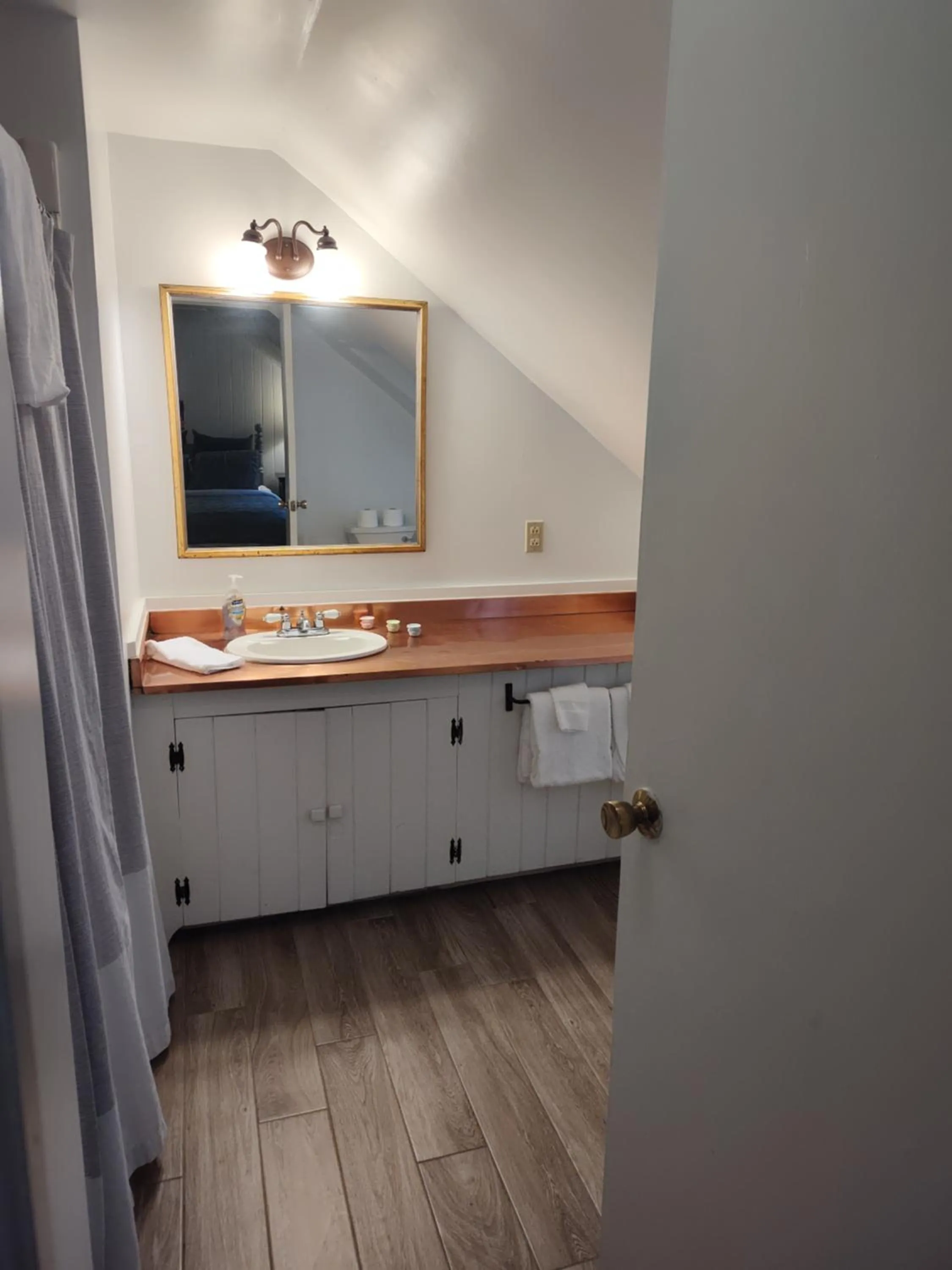 Bathroom in Doveberry Inn