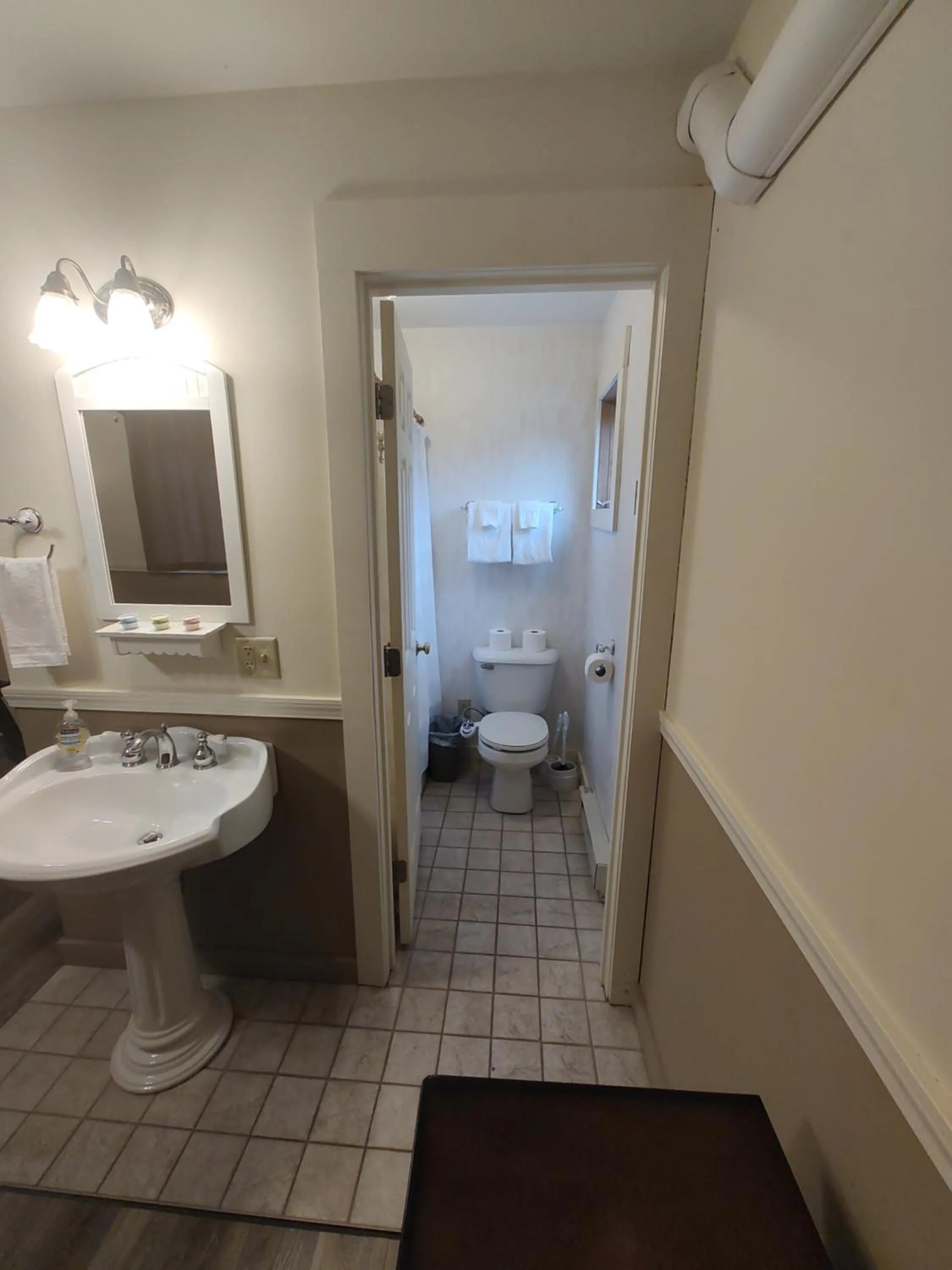 Shower in Doveberry Inn