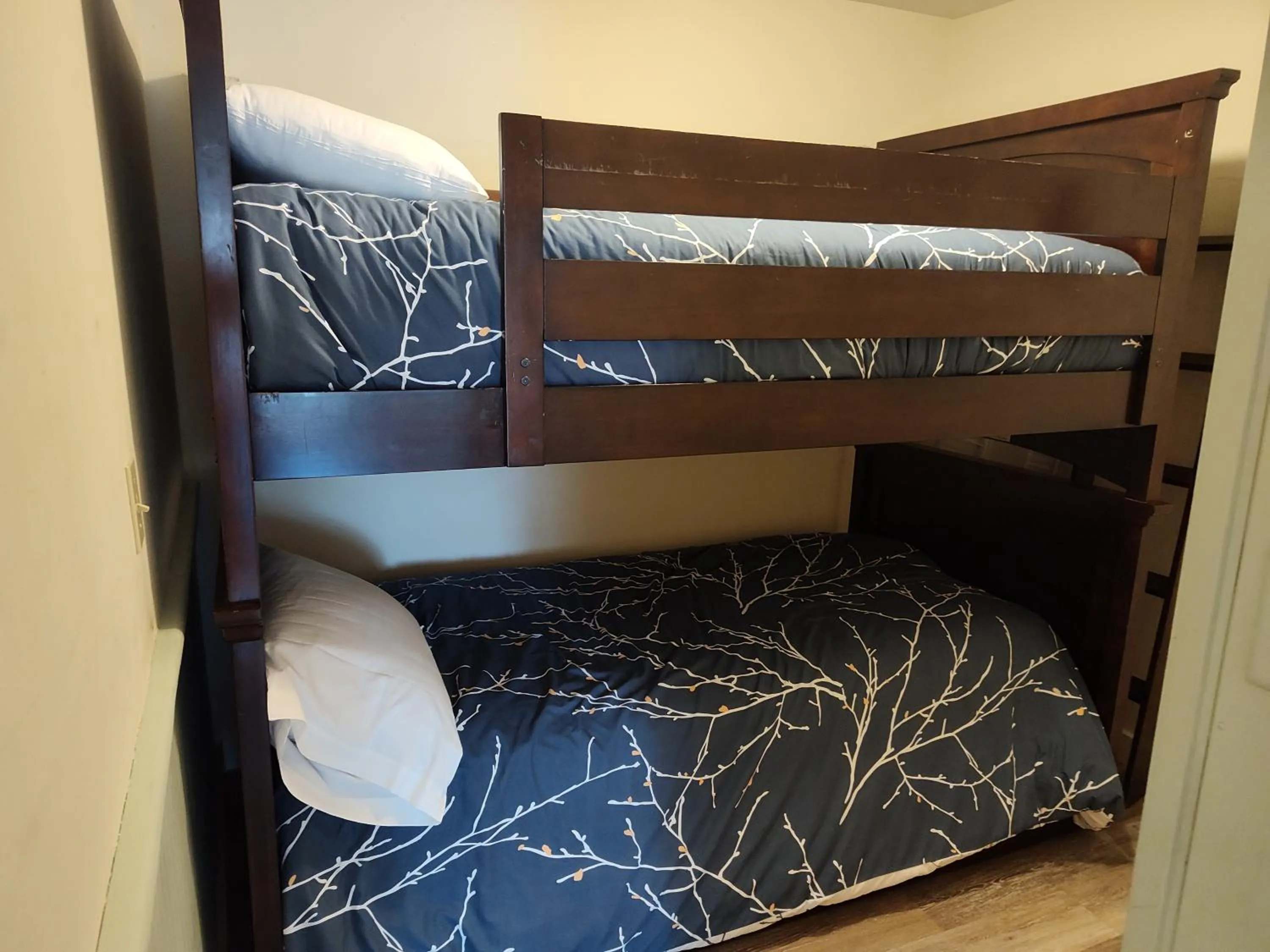 Bedroom, Bed in Doveberry Inn