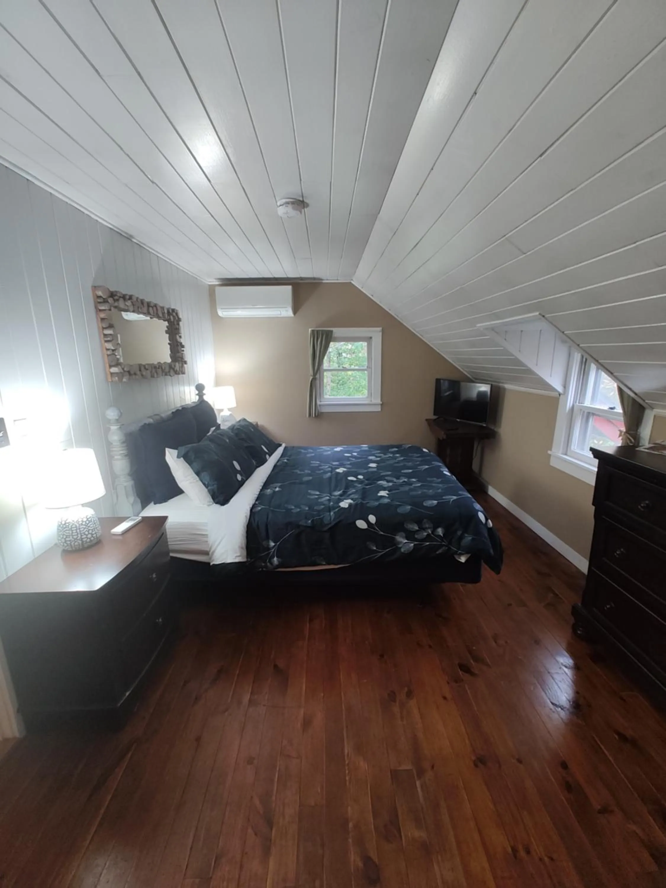 Bed in Doveberry Inn