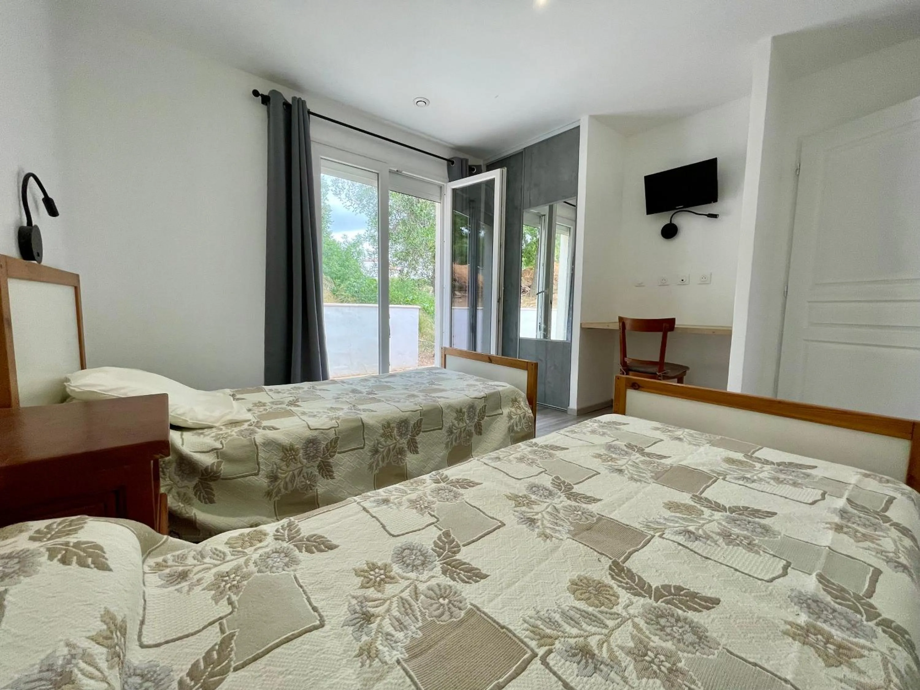 Photo of the whole room, Bed in Le Fenouillet Cottage proche des Grands Buffets