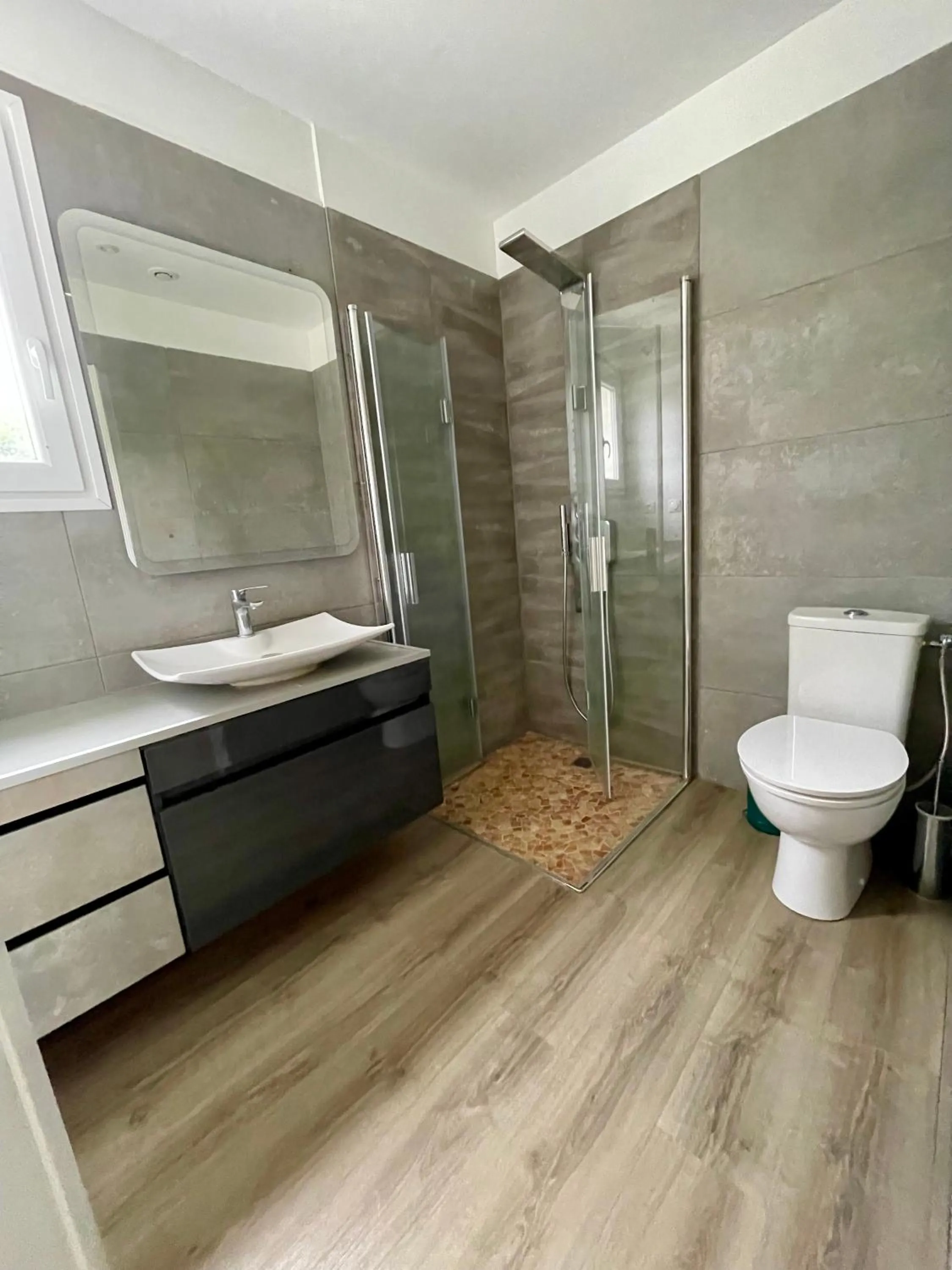 Bathroom in Le Fenouillet Cottage proche des Grands Buffets