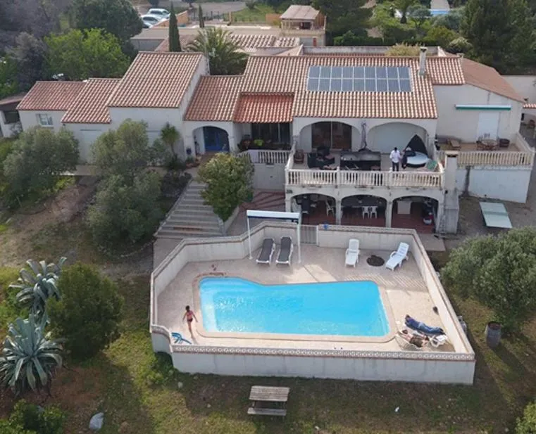 Swimming pool in Le Fenouillet Cottage proche des Grands Buffets