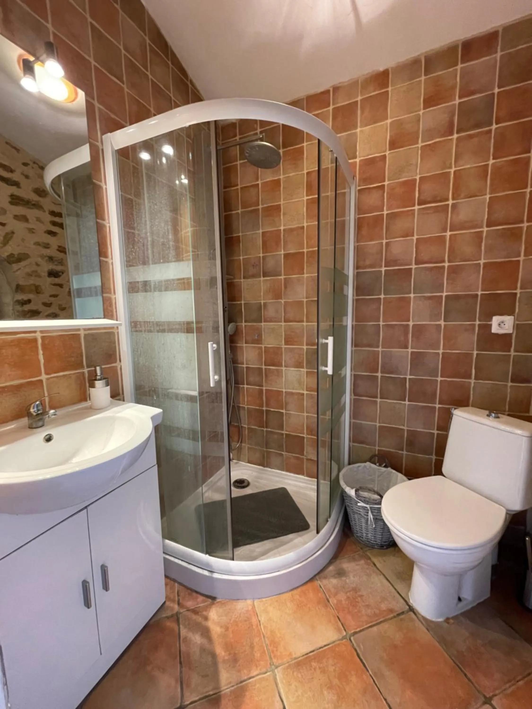 Bathroom in Le Fenouillet Cottage proche des Grands Buffets