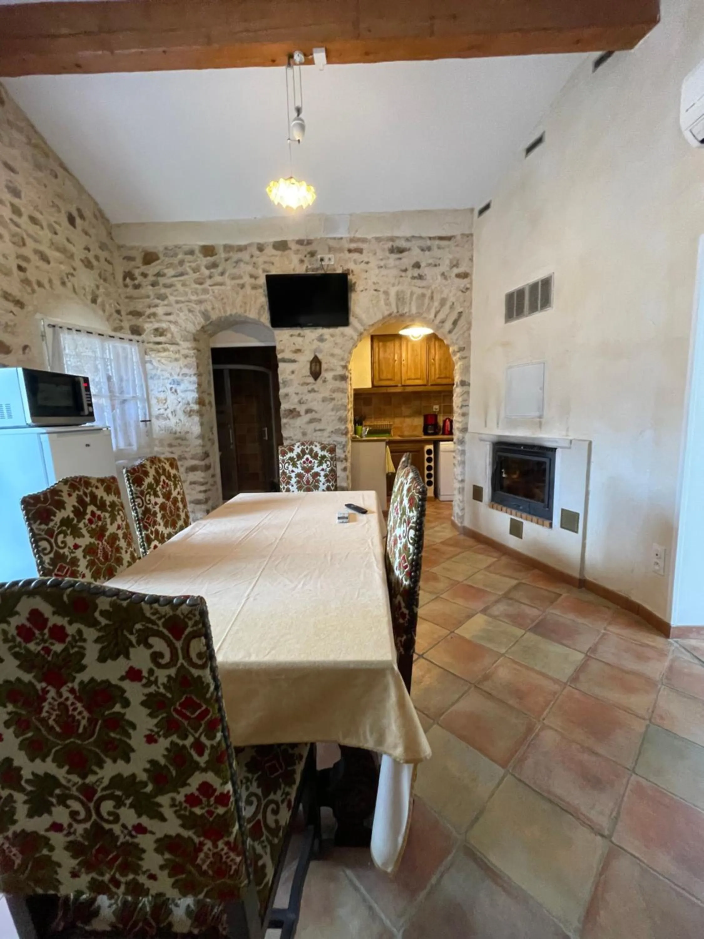 Dining area in Le Fenouillet Cottage proche des Grands Buffets