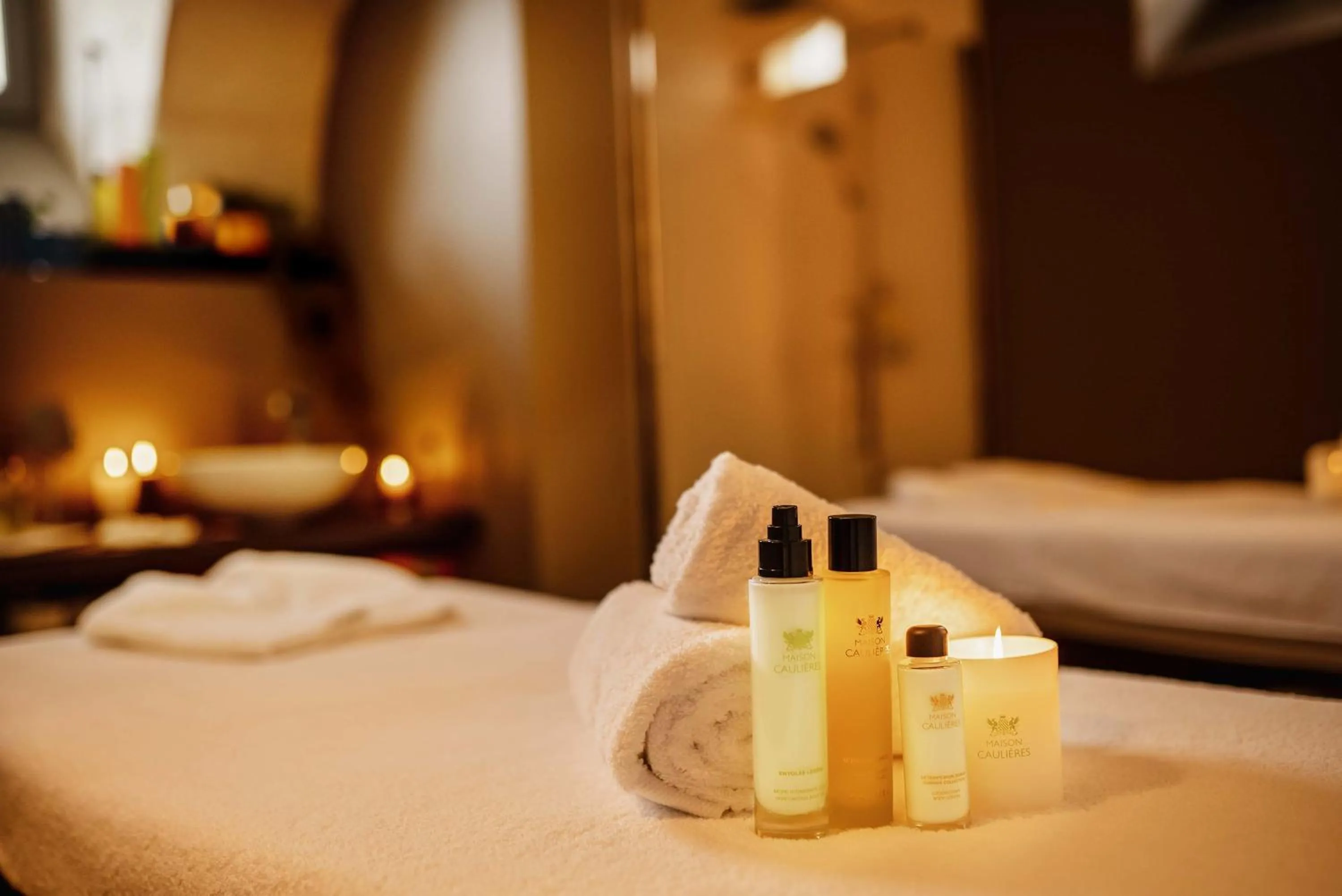 Massage, Bed in Best Western Premier Hotel de la Cite Royale