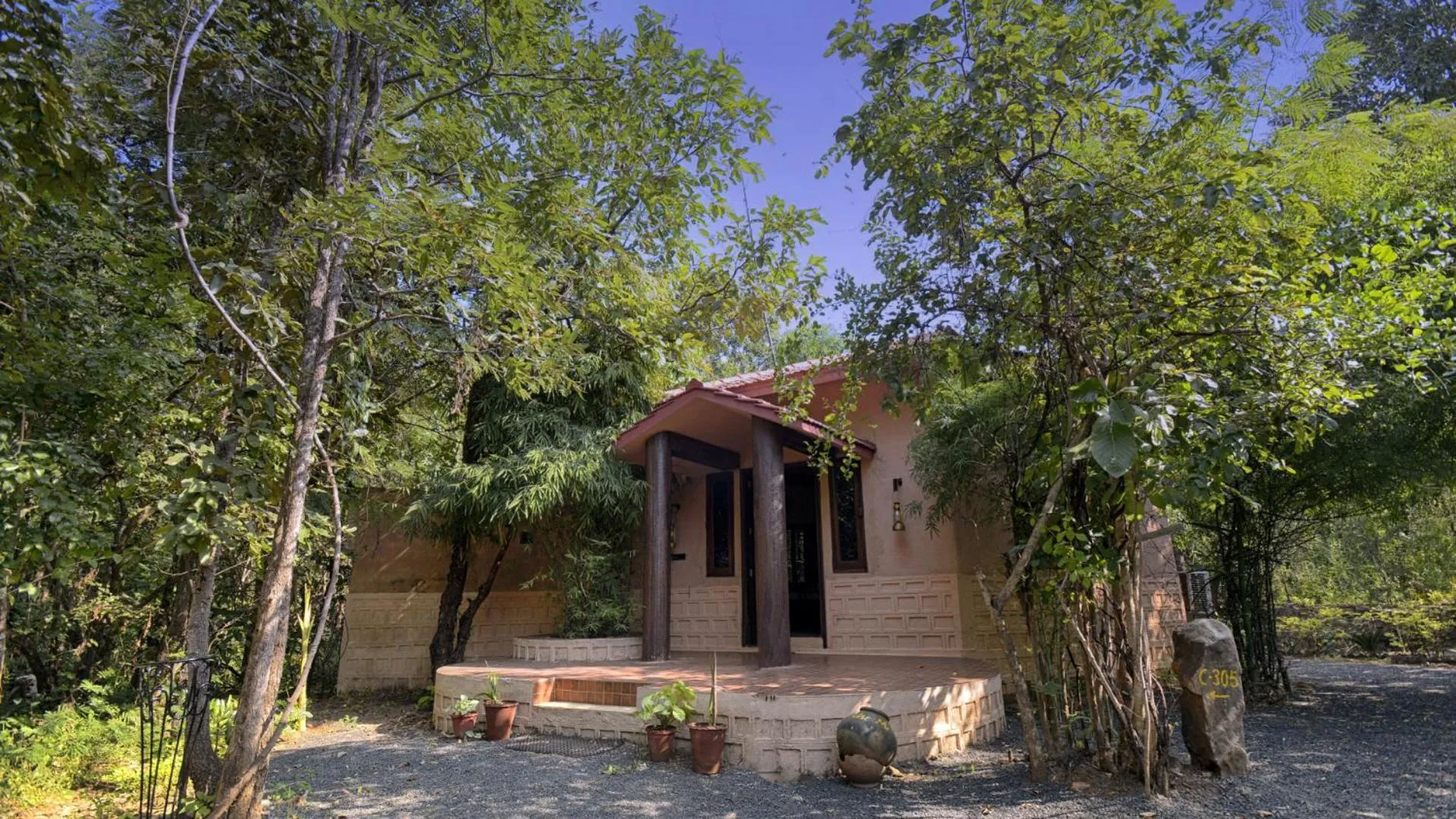 Seating area in Pench Jungle Camp
