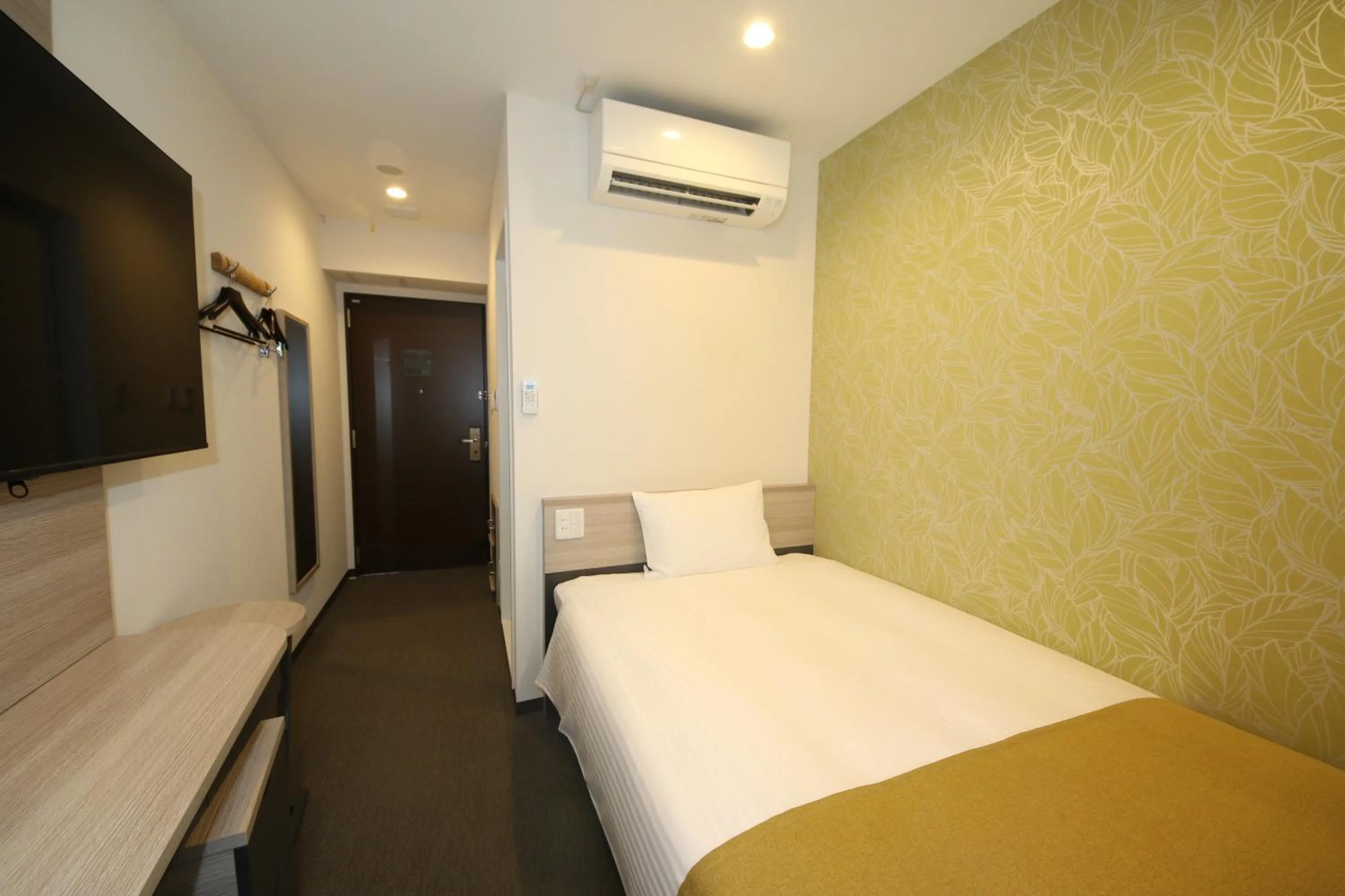 Bed in Kuretake Inn Premium Numazu Kitaguchi Ekimae
