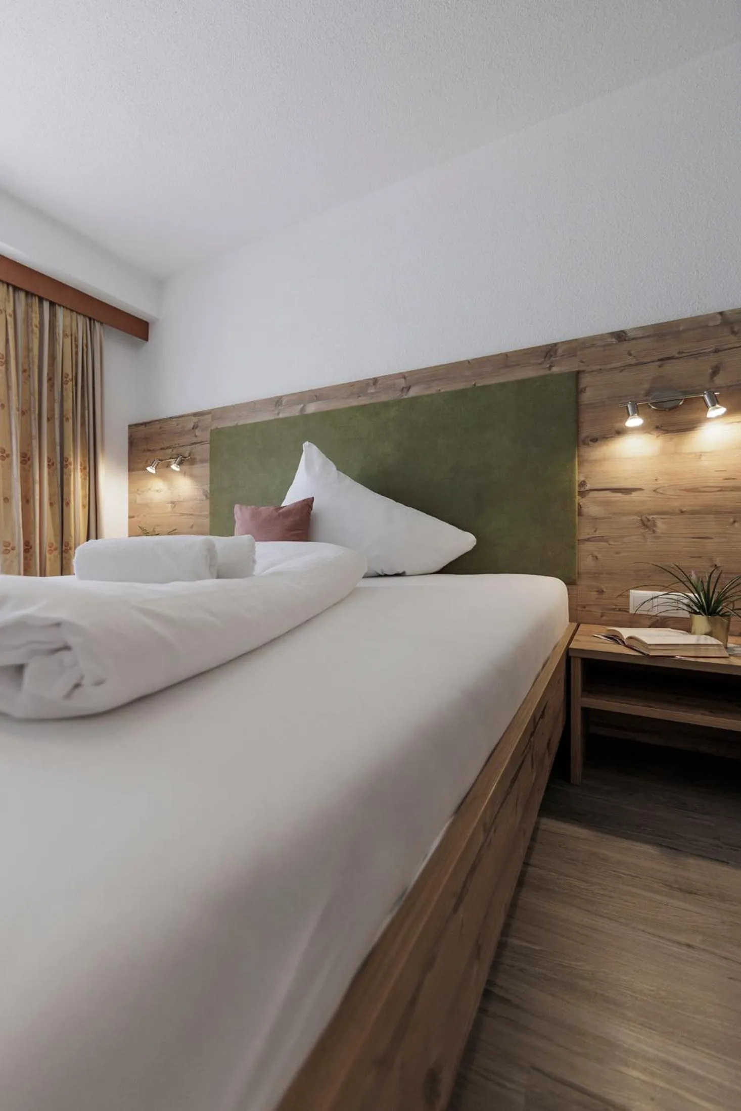 Bedroom, Bed in Hotel Neuwirt