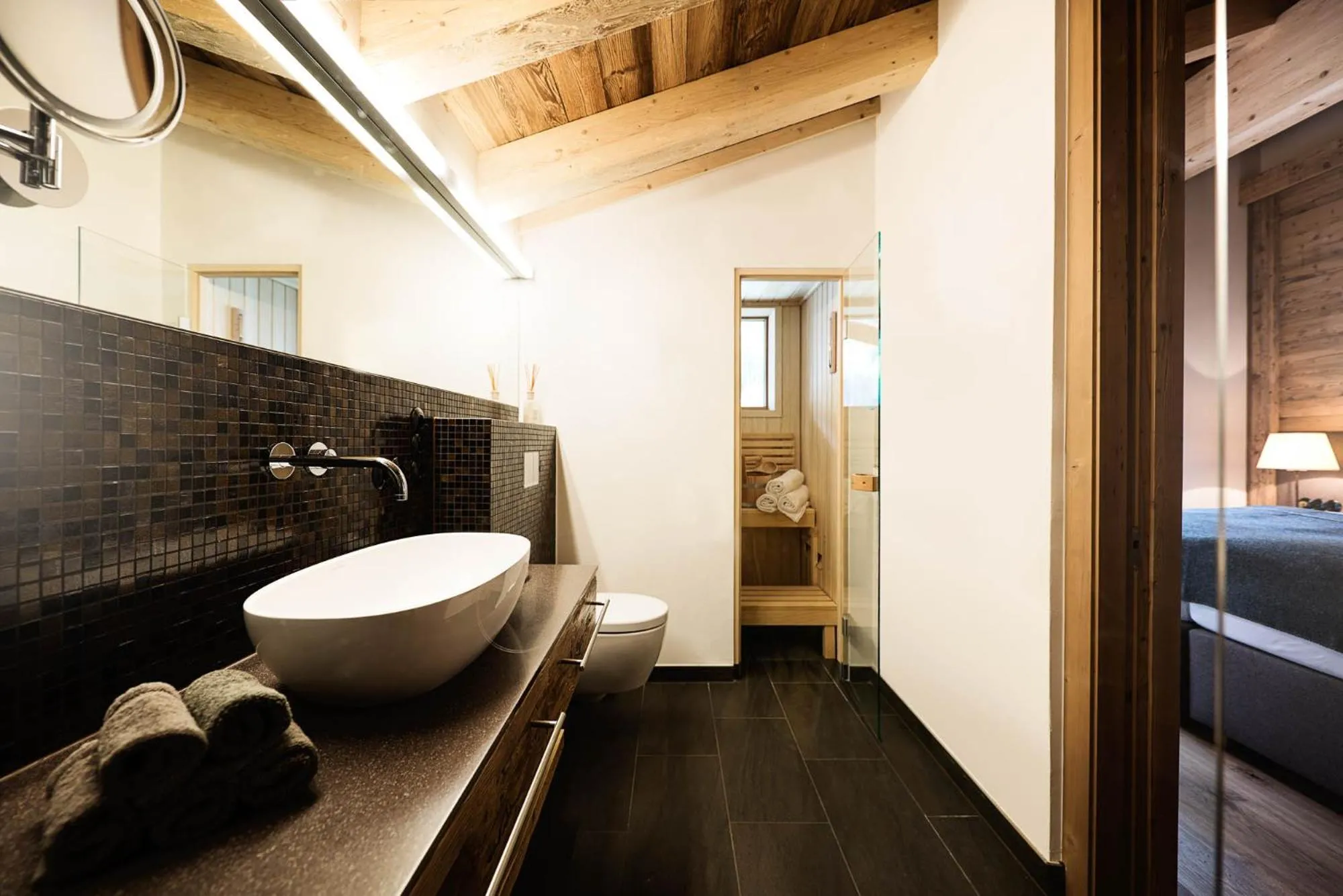 Toilet, Bed in Galzig Lodge