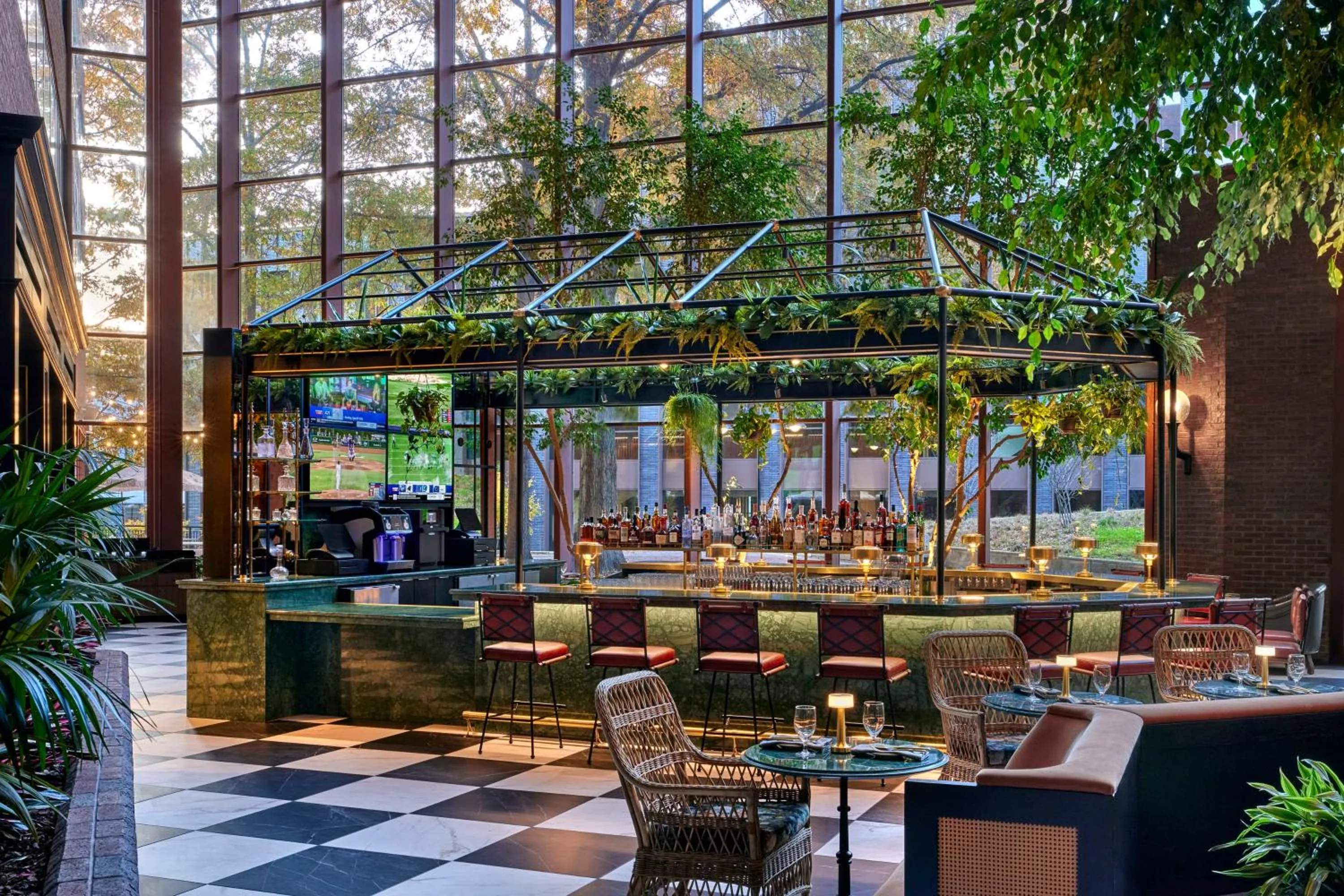 Restaurant/places to eat in Omni Charlottesville Hotel