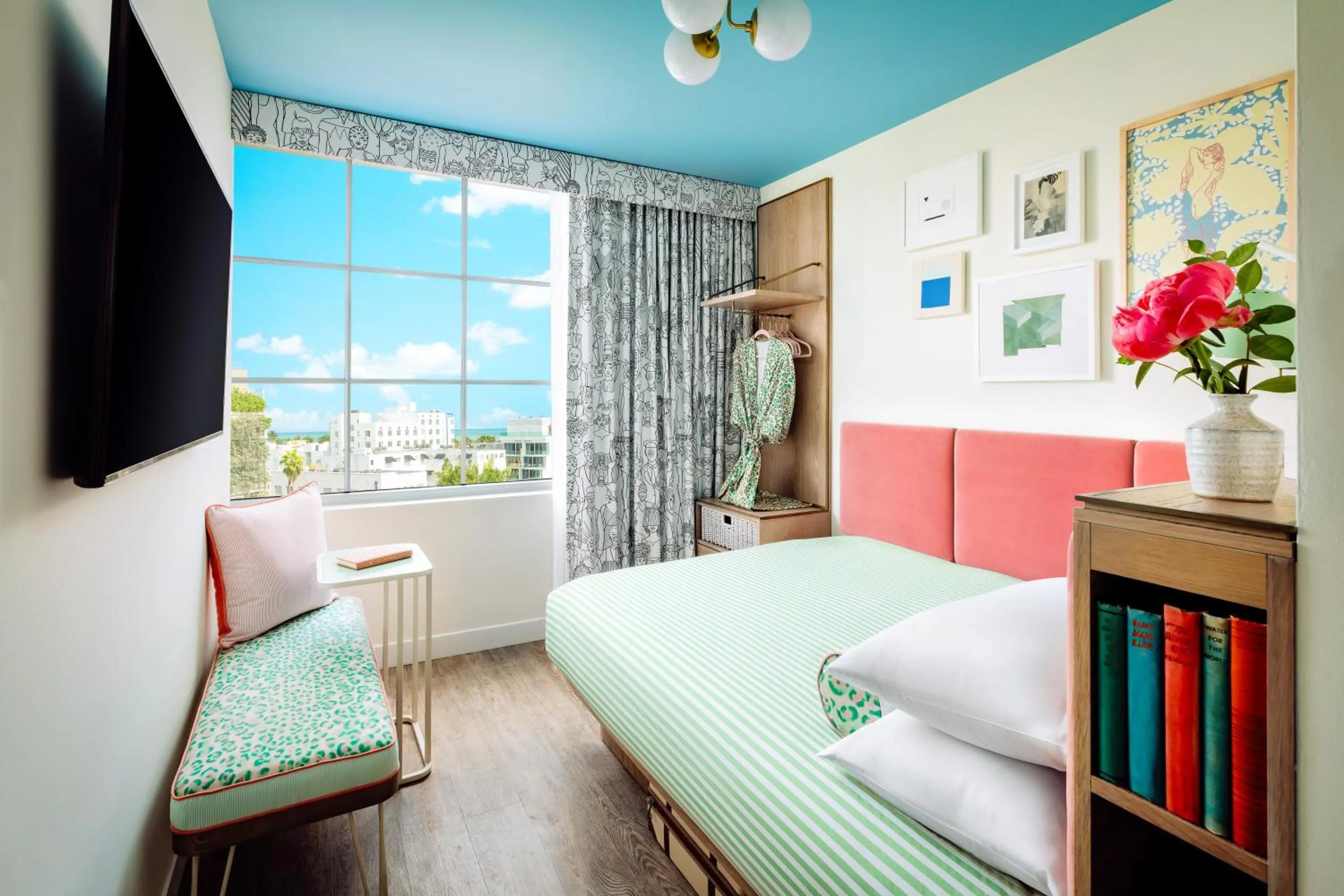 View (from property/room), Bed in The Goodtime Hotel, Miami Beach a Tribute Portfolio Hotel