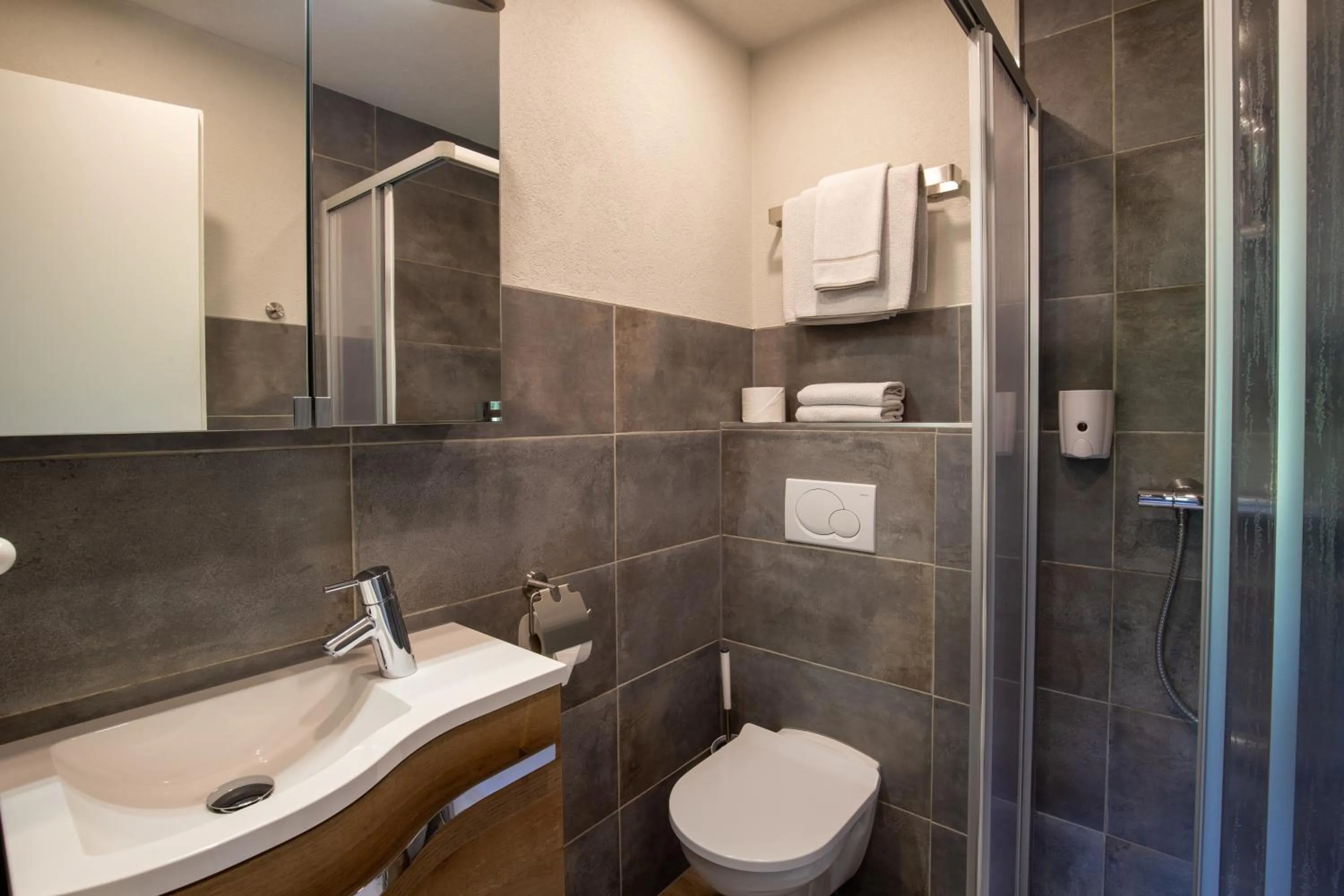 Bathroom in Hotel Pension Tyrol