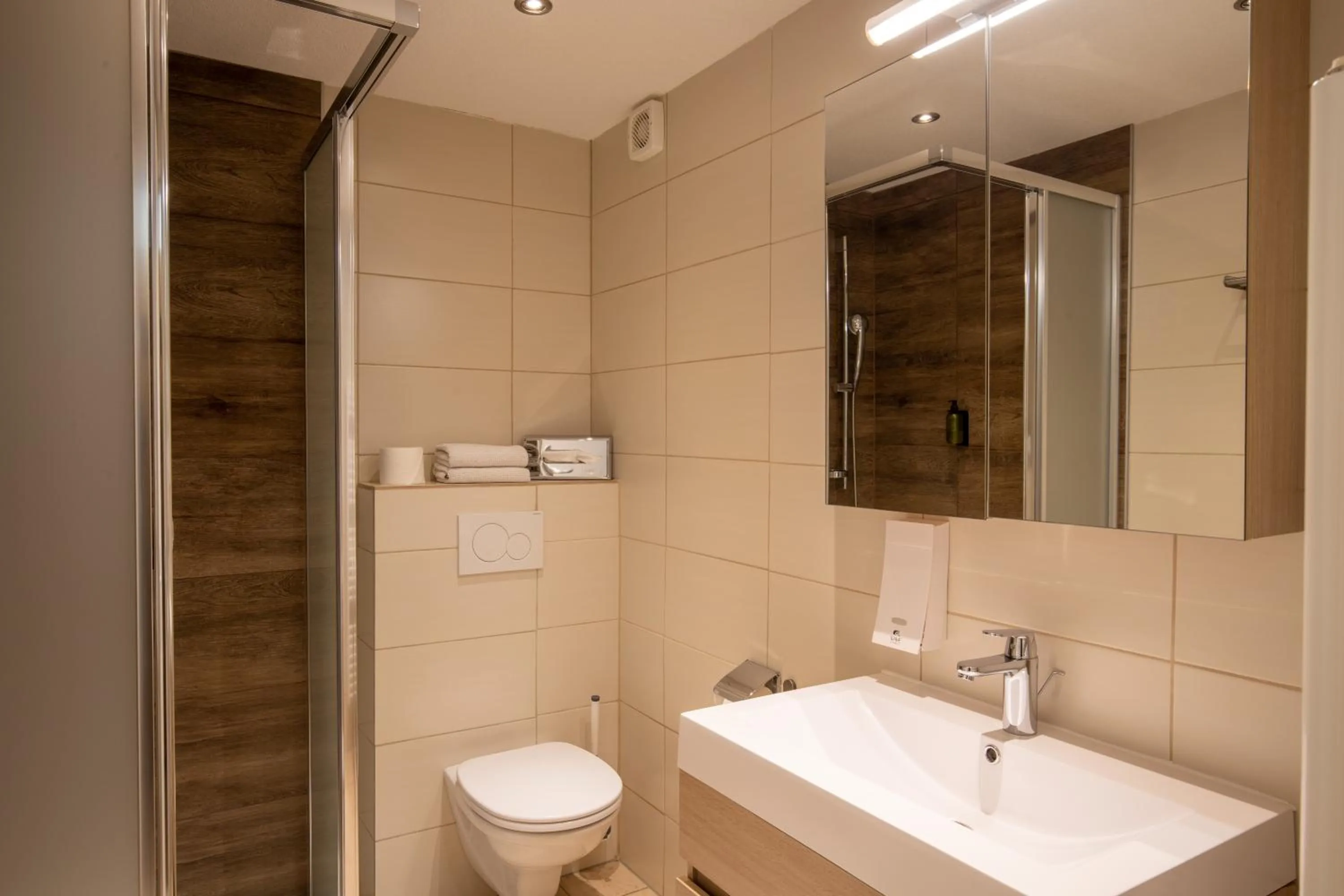 Bathroom in Hotel Pension Tyrol