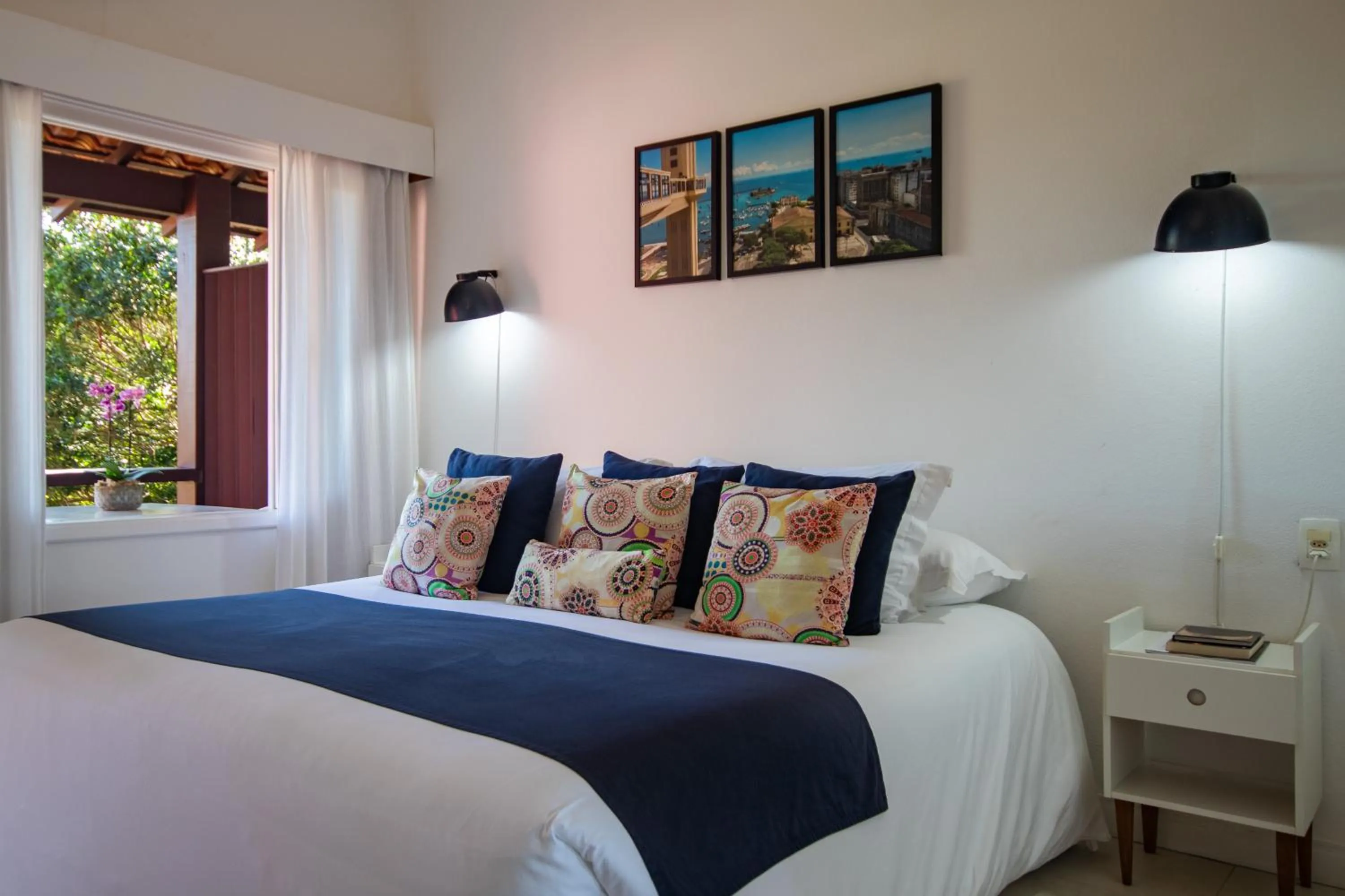 Bedroom, Bed in Jubarte Hotel by Insólito