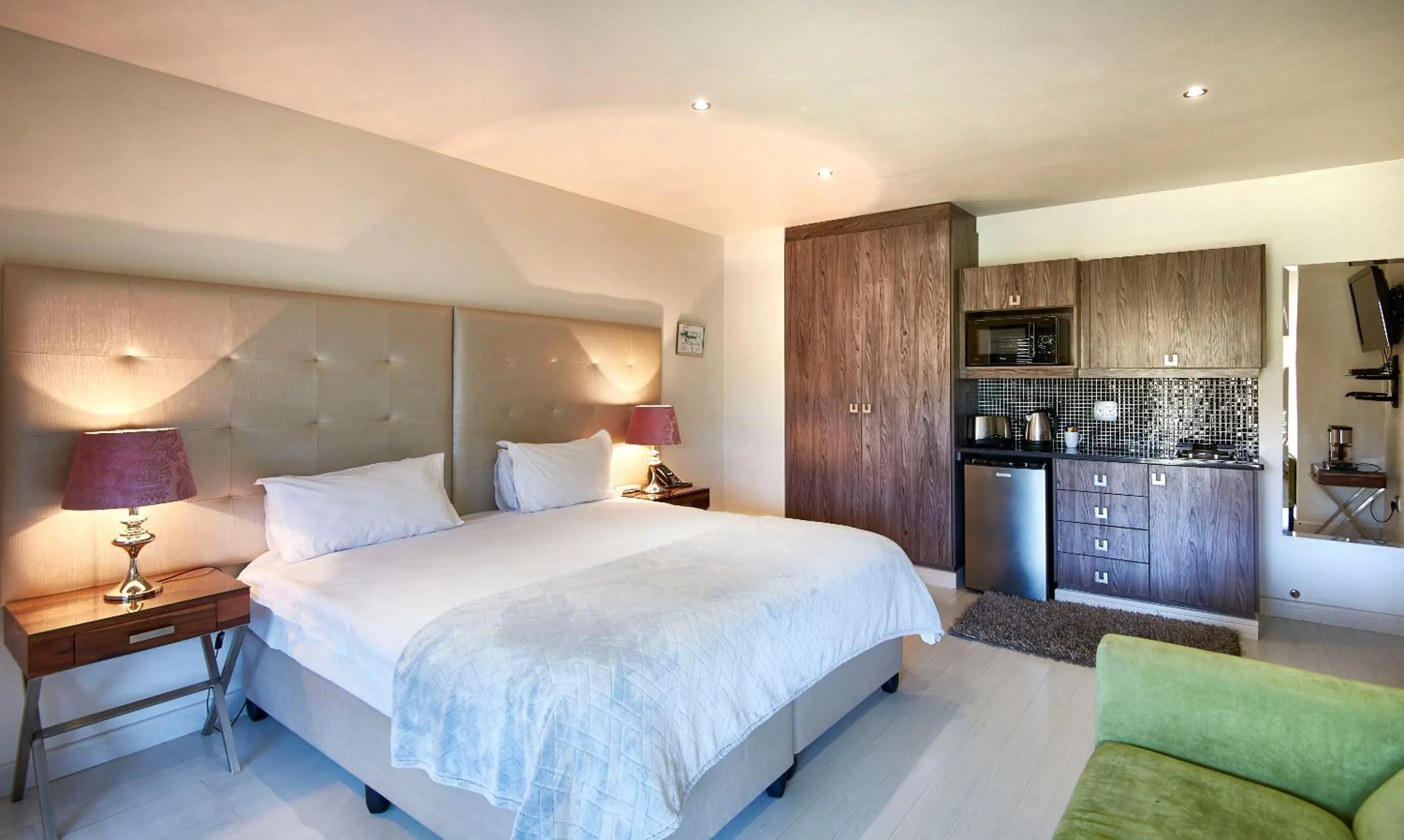 TV and multimedia, Bed in Dynasty Forest Sandown Self Catering Hotel