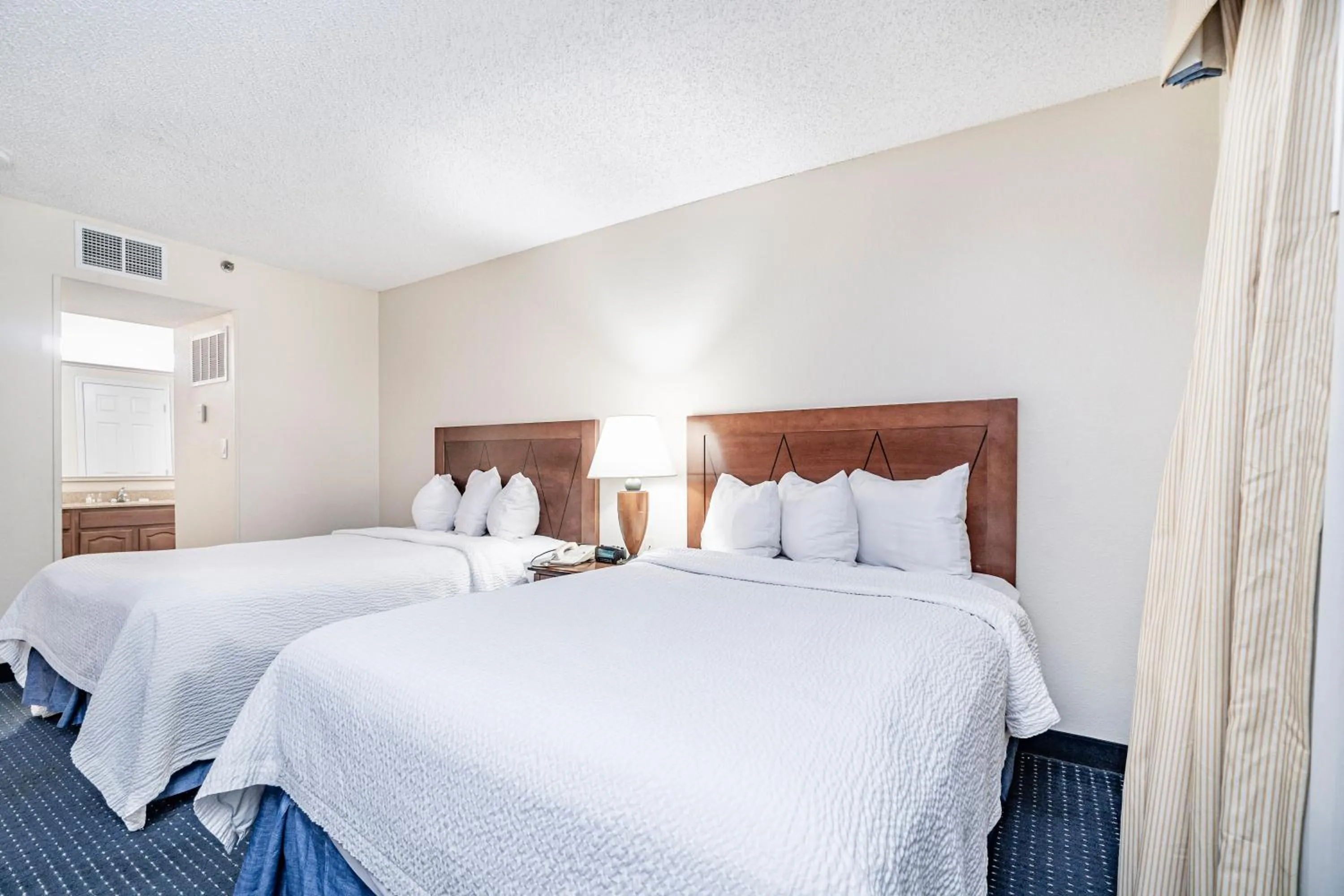 Bedroom in Doral Inn & Suites Miami Airport West