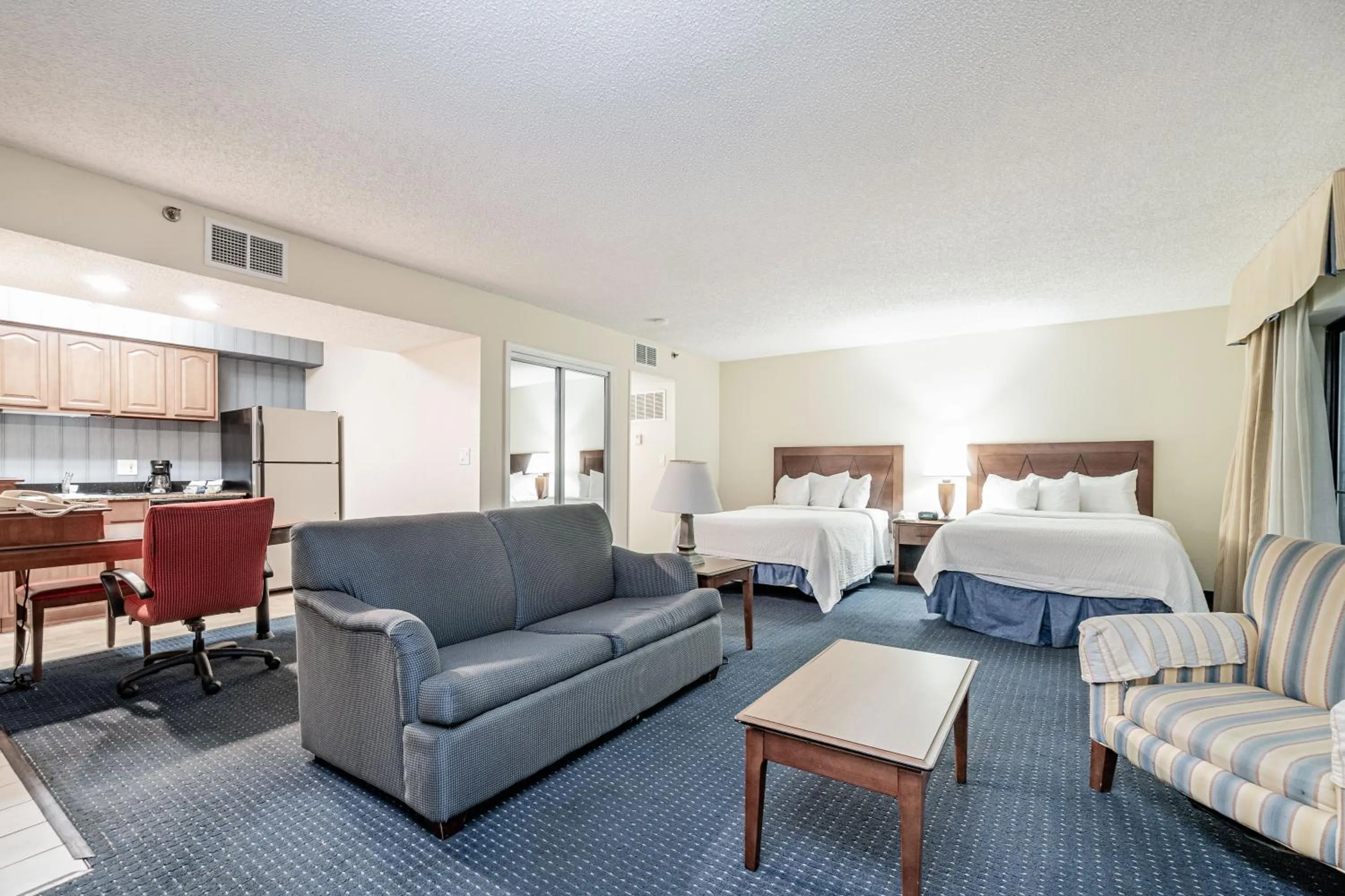 Living room in Doral Inn & Suites Miami Airport West