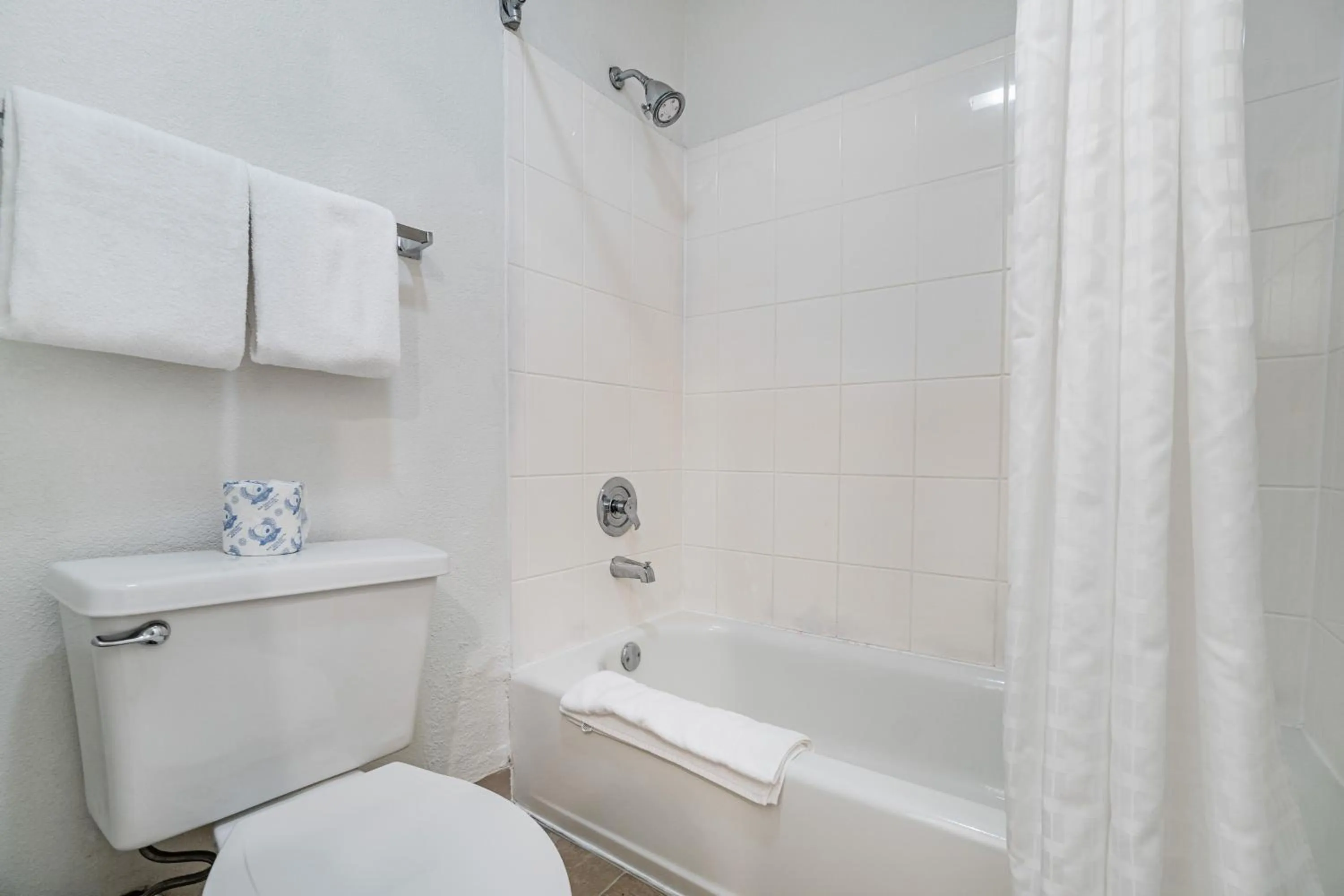 Bathroom in Doral Inn & Suites Miami Airport West