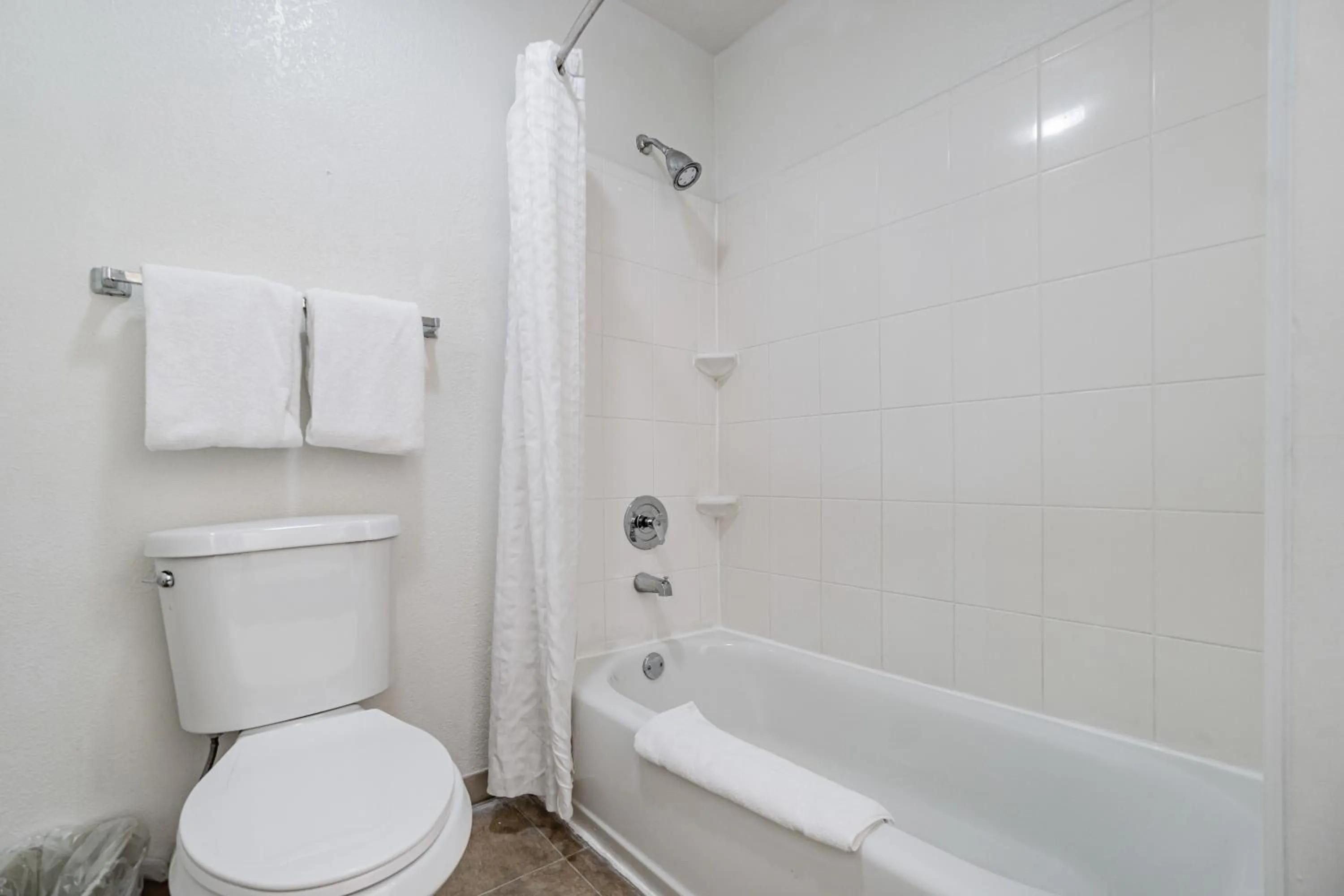 Bathroom in Doral Inn & Suites Miami Airport West