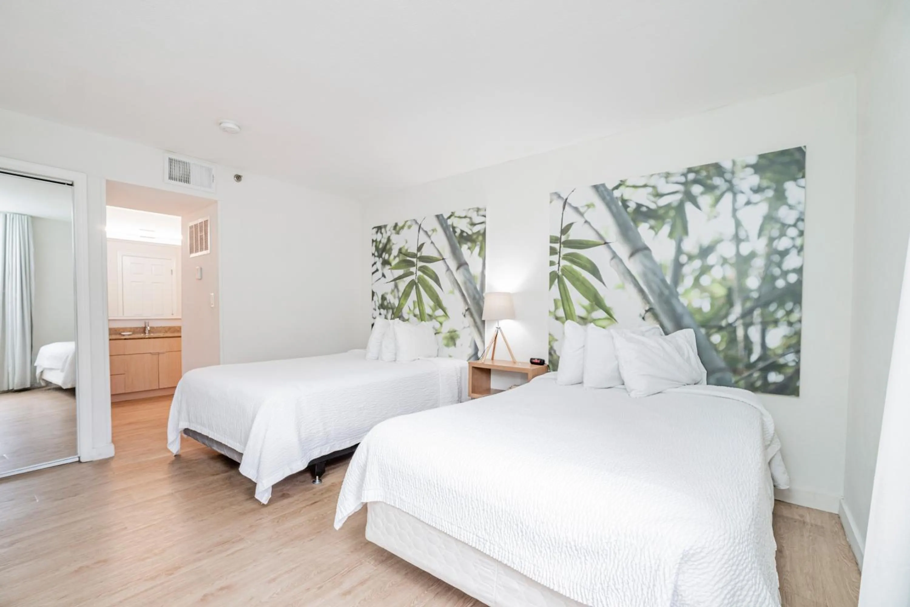 Bedroom in Doral Inn & Suites Miami Airport West