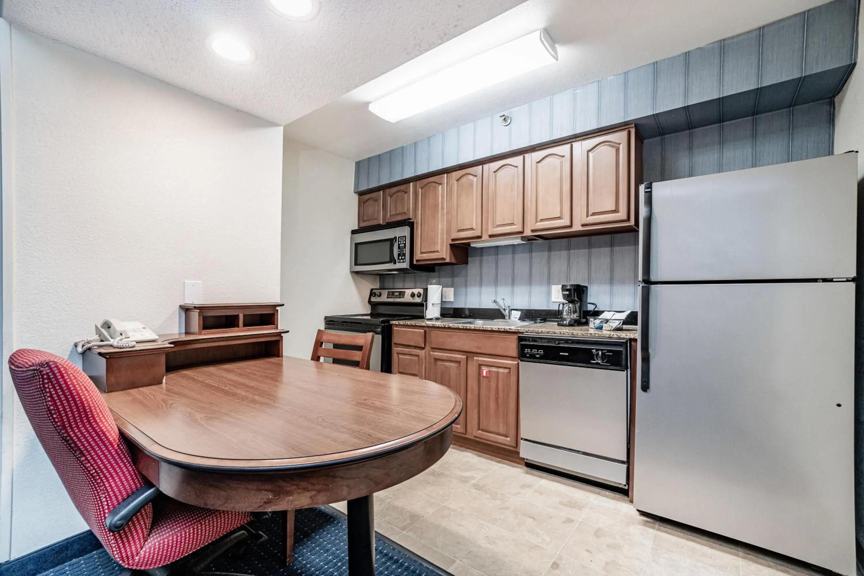 Kitchen or kitchenette in Doral Inn & Suites Miami Airport West