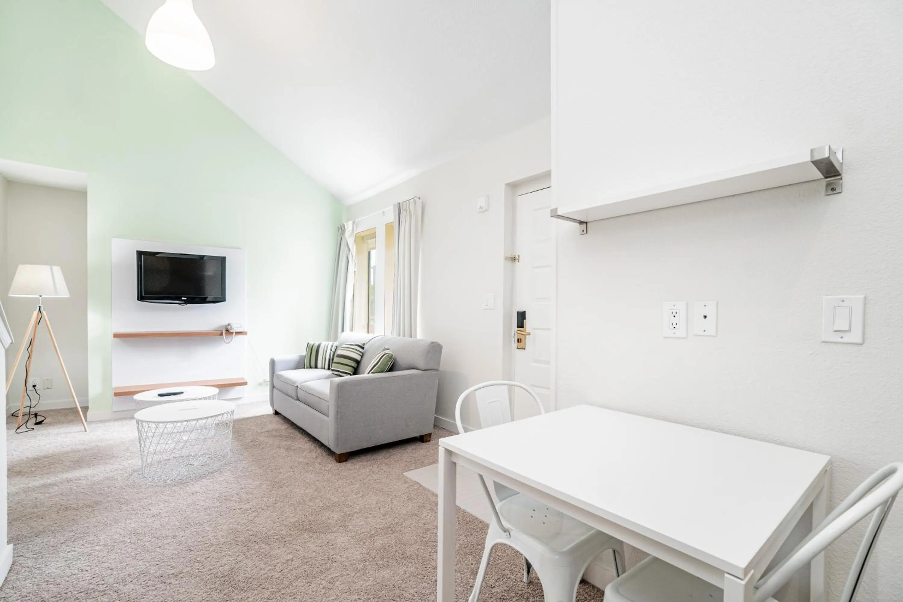 Living room in Doral Inn & Suites Miami Airport West