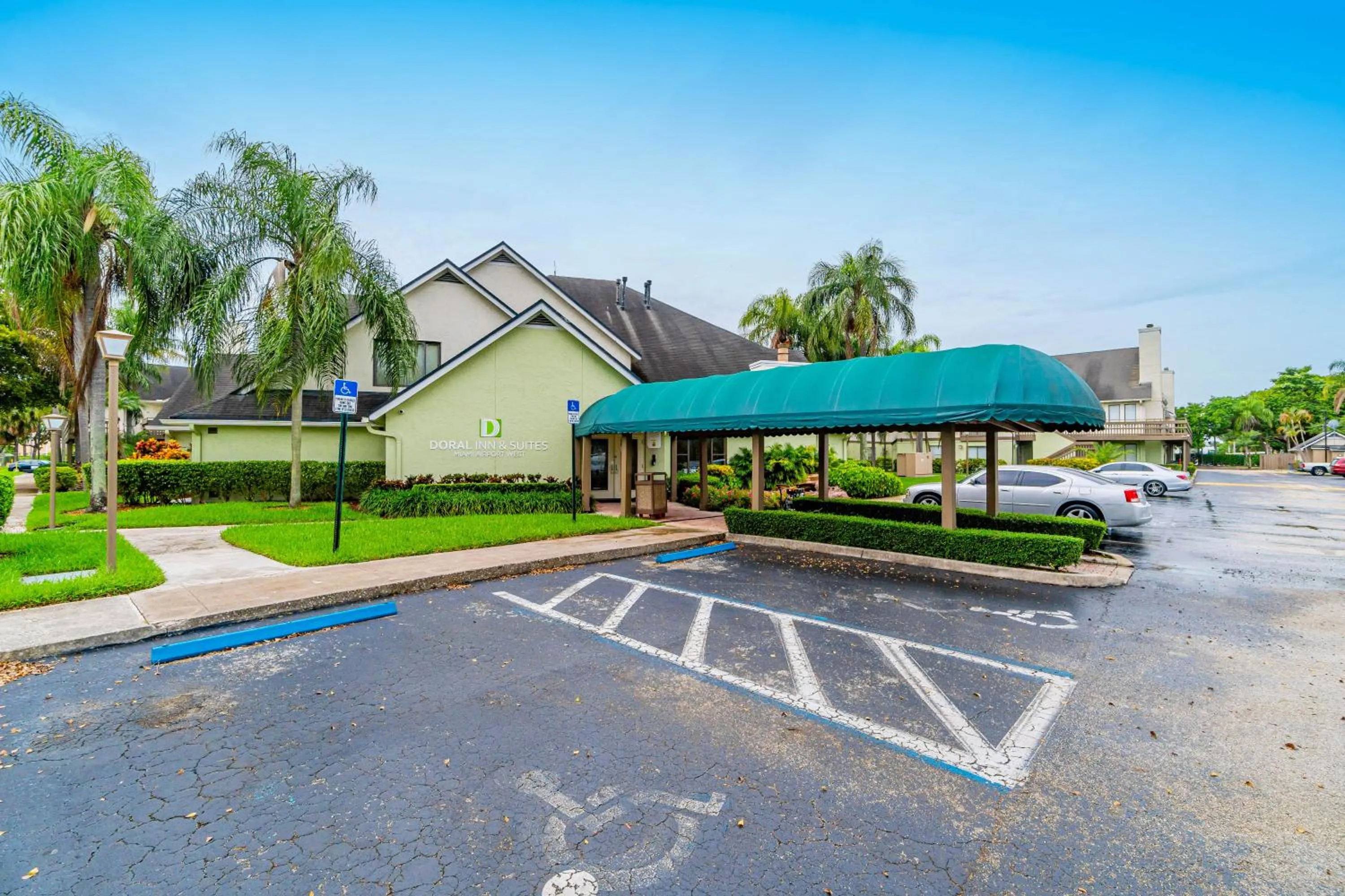 Property building in Doral Inn & Suites Miami Airport West