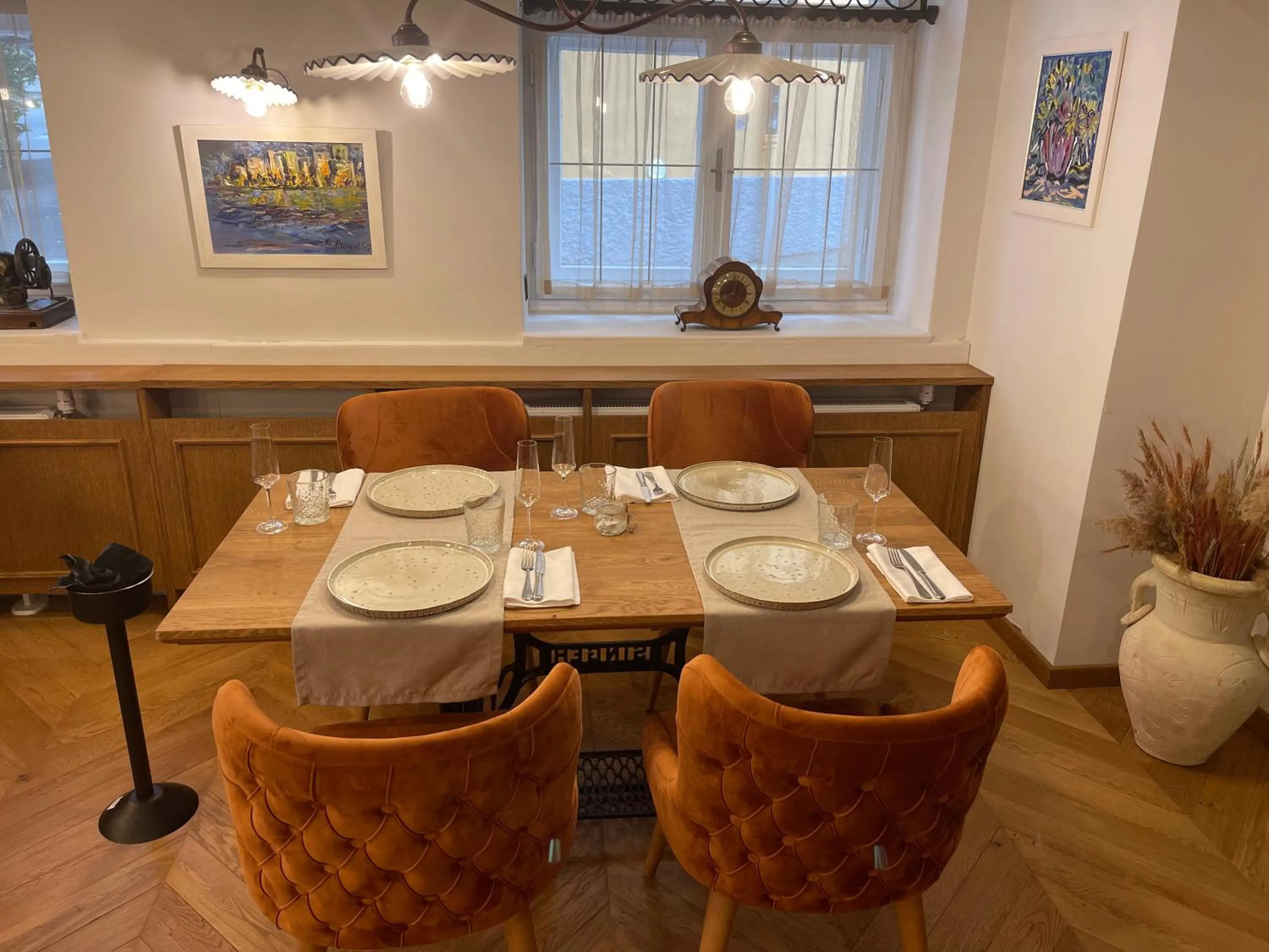 Restaurant/places to eat in Hotel Radetzky