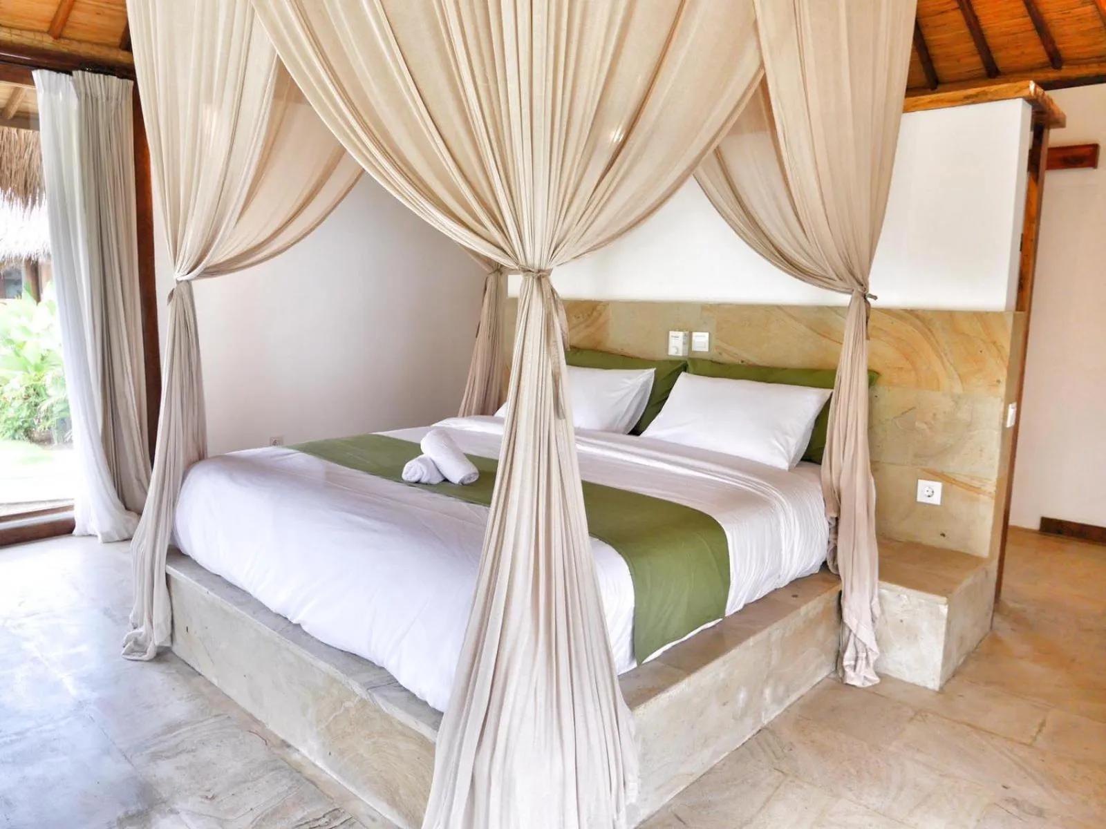 Bed in Emocean Beach Boutique Dive Resort