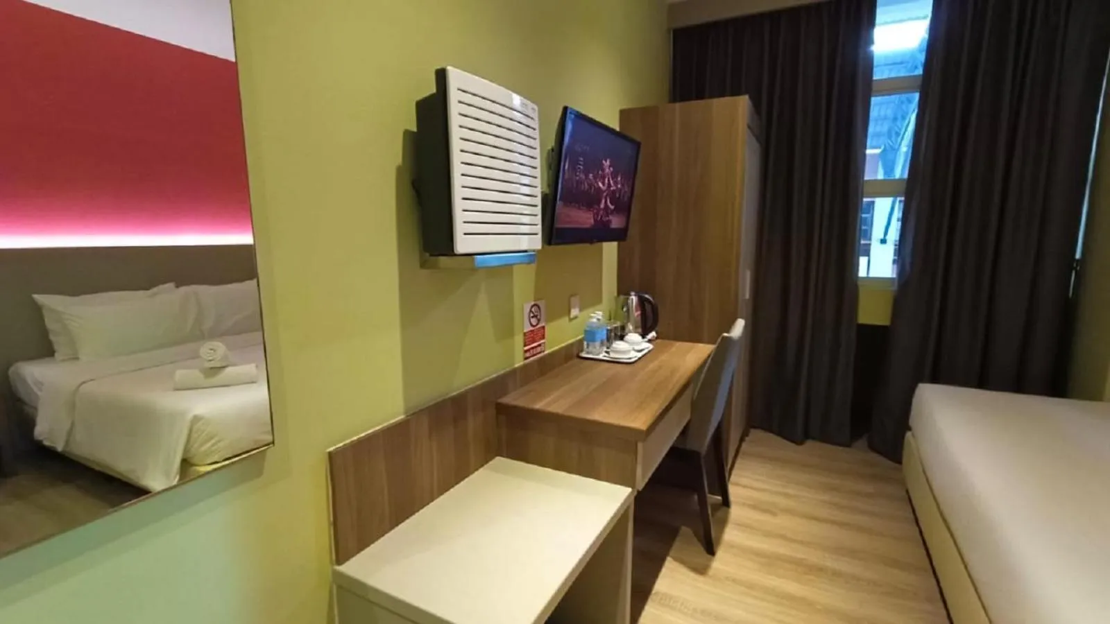 TV and multimedia, Bed in YEE HOTEL Permas Jaya
