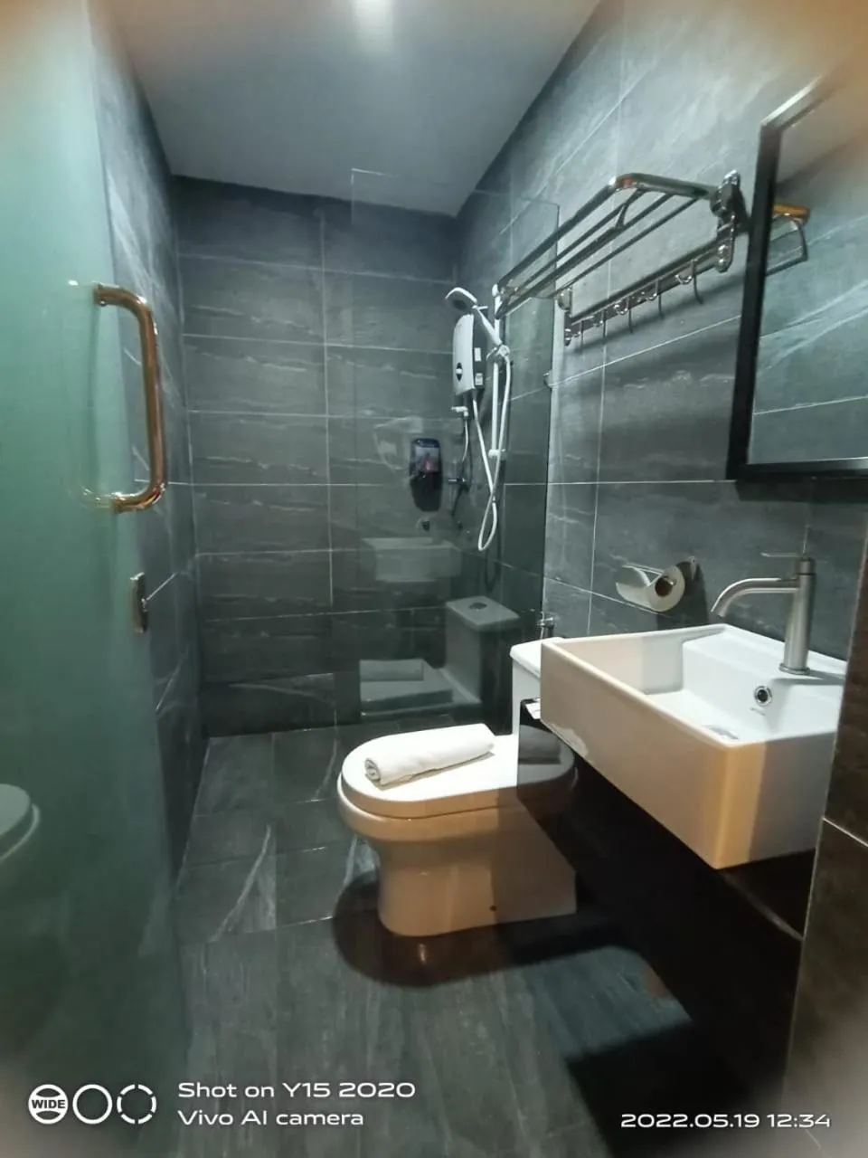 Shower in YEE HOTEL Permas Jaya