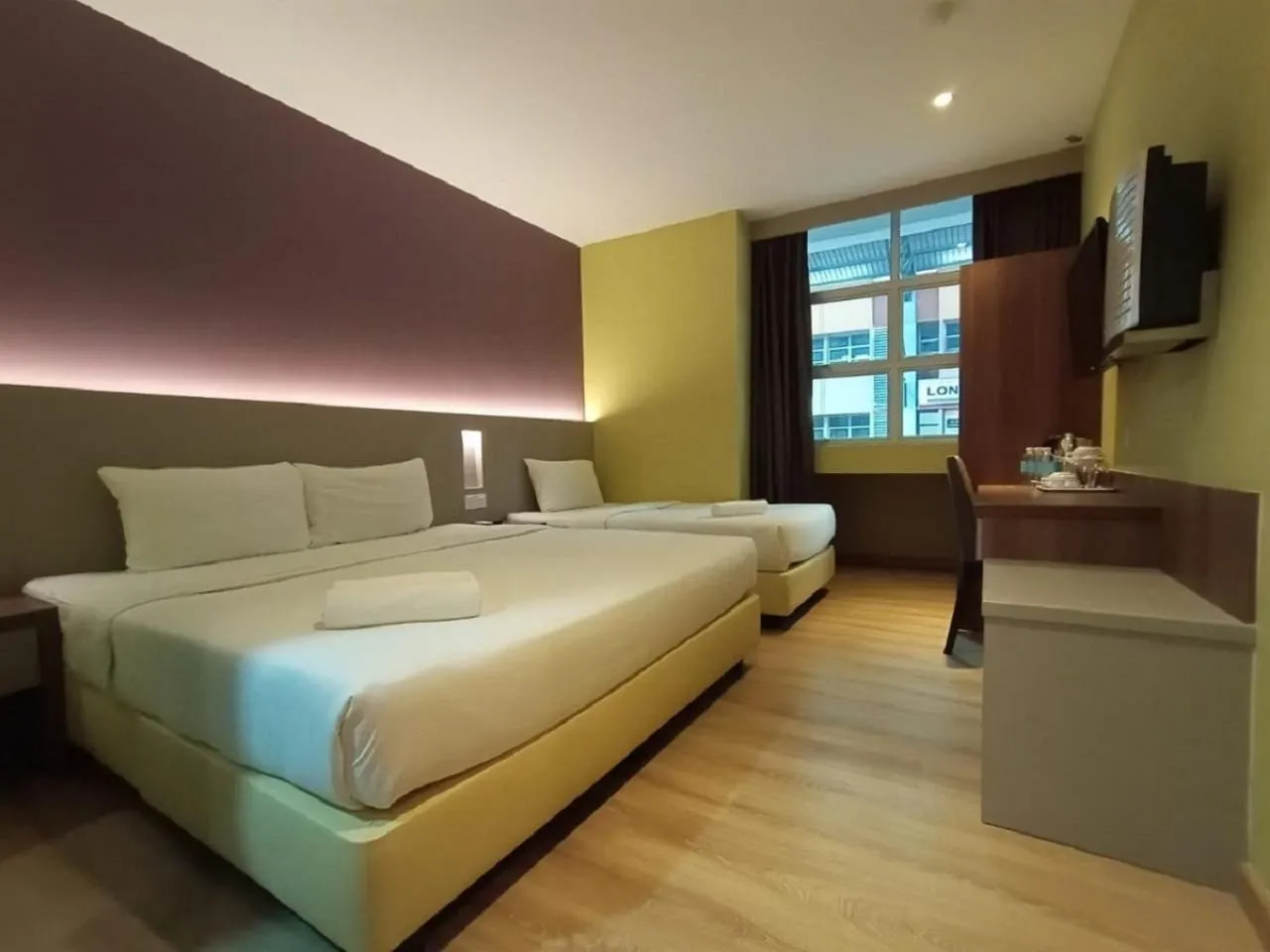 TV and multimedia, Bed in YEE HOTEL Permas Jaya