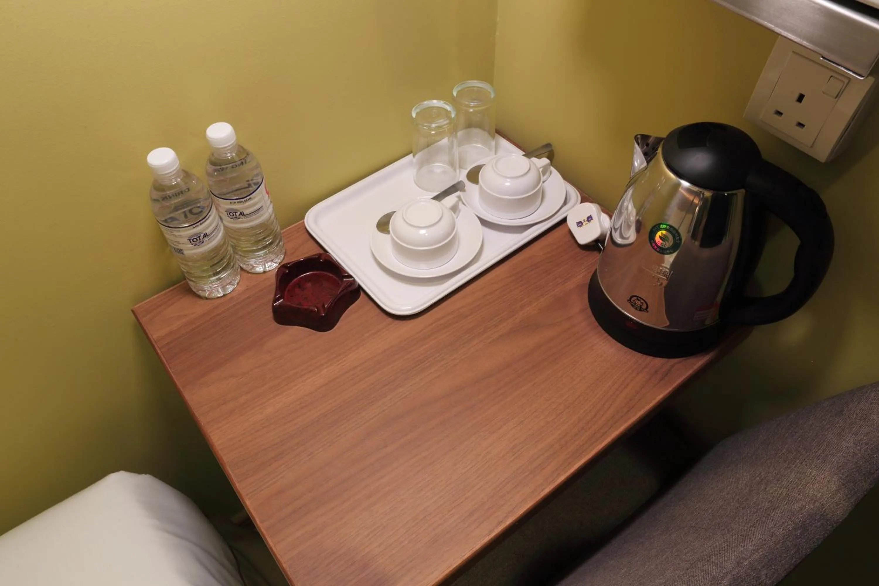 Coffee/tea facilities in YEE HOTEL Permas Jaya