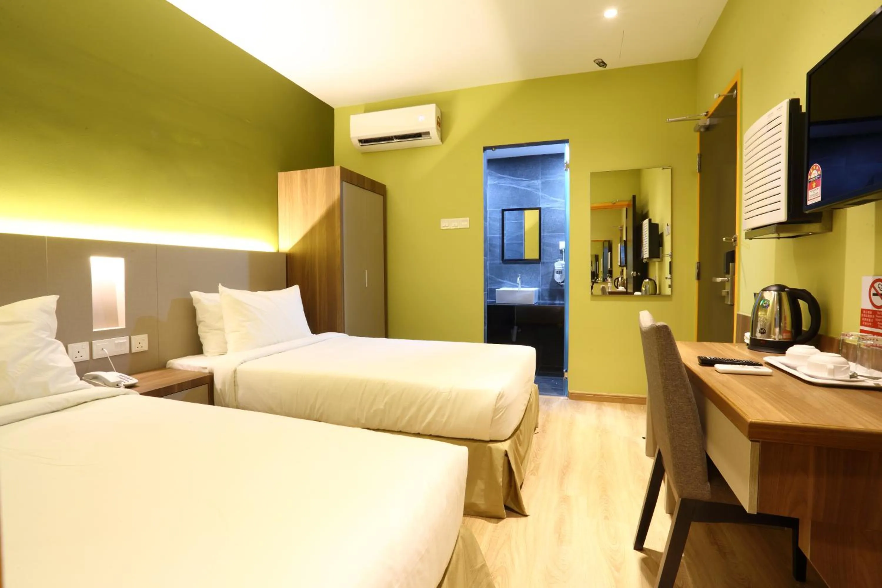 Bedroom, Bed in YEE HOTEL Permas Jaya
